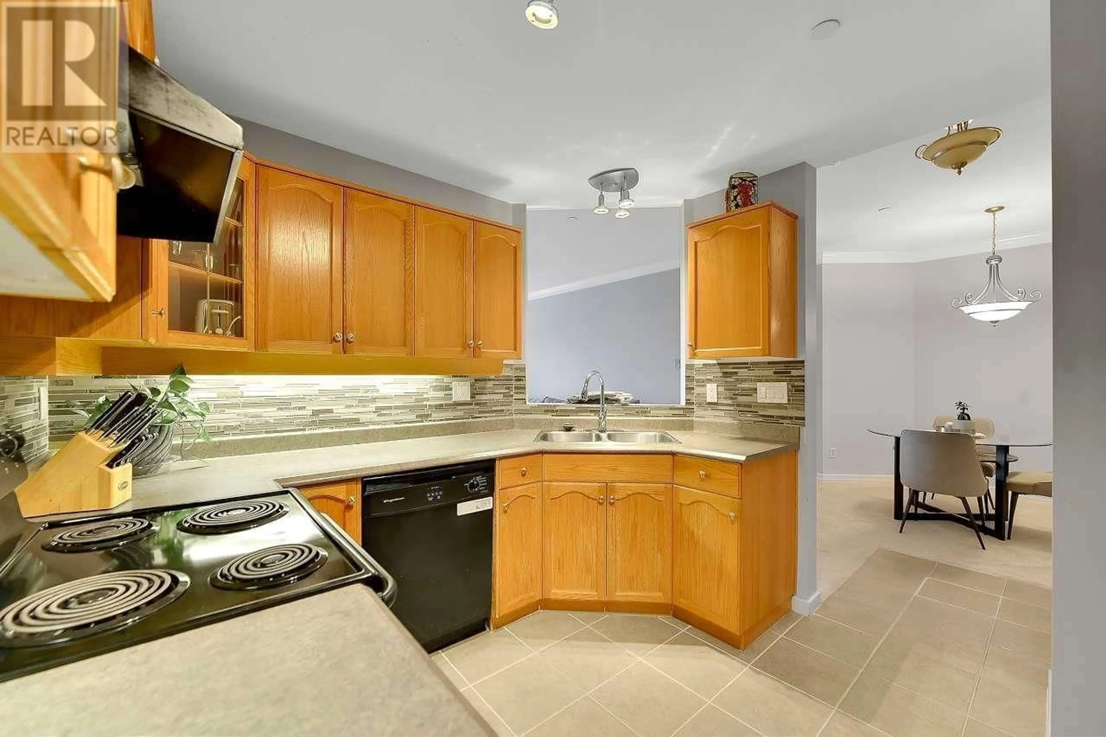 Standard kitchen, ceramic/tile floor for 212 - 12464 191B STREET, Pitt Meadows British Columbia V3Y2P6