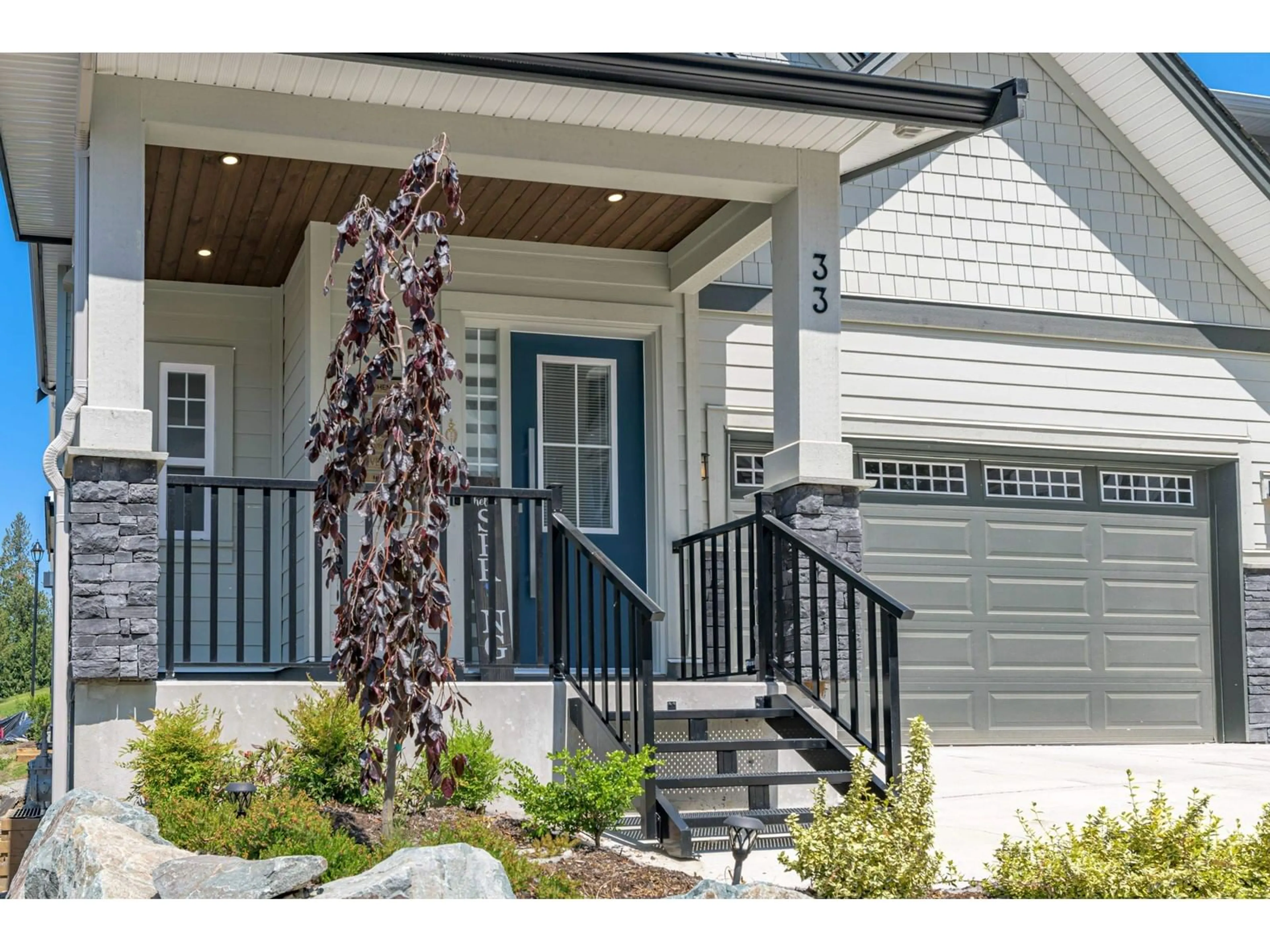 Indoor entryway for 33 - 4217 OLD CLAYBURN, Abbotsford British Columbia V3G0H7