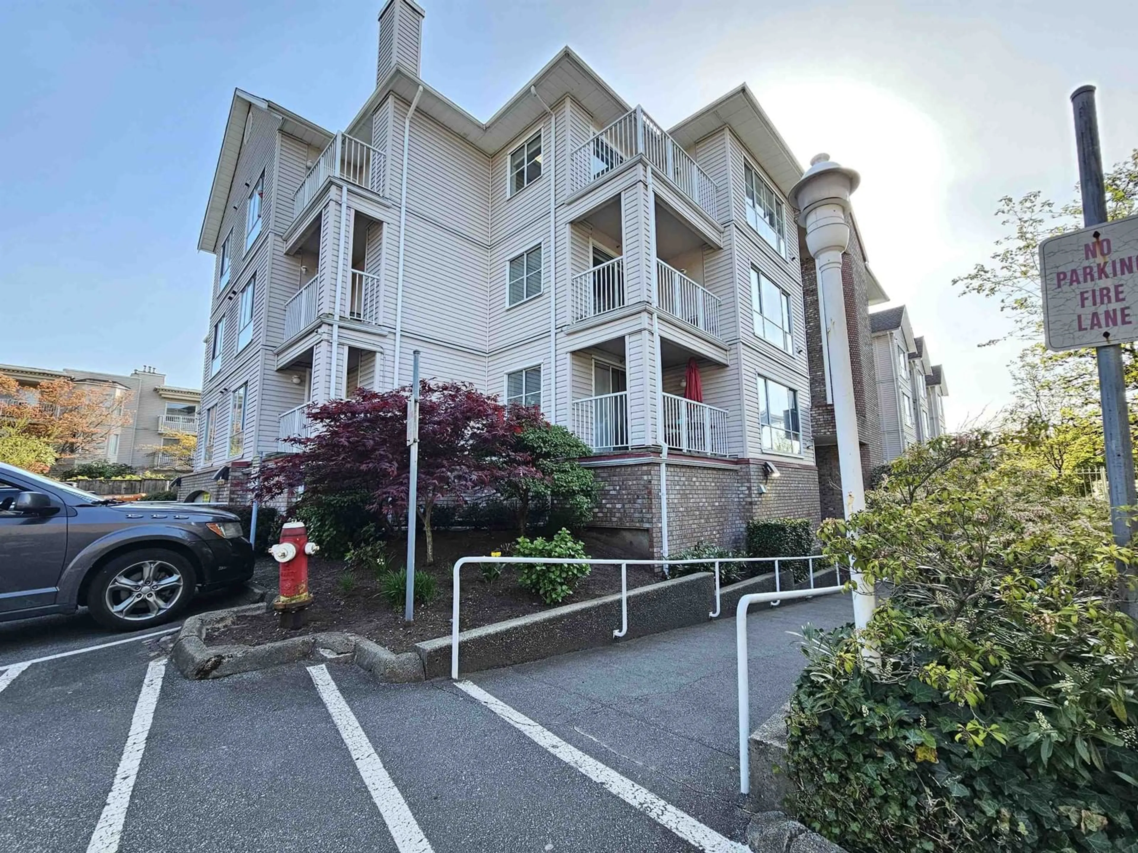 A pic from outside/outdoor area/front of a property/back of a property/a pic from drone, unknown for 108 - 9951 152, Surrey British Columbia V3R4G5
