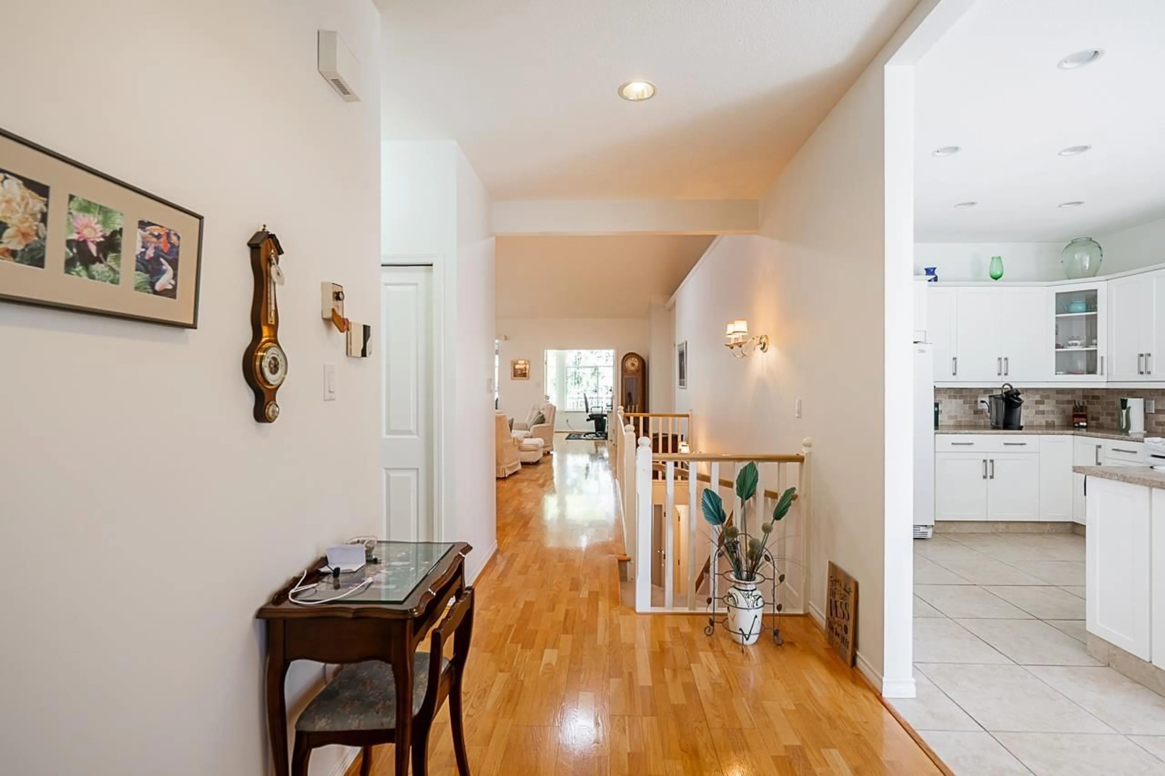 Indoor entryway for 95 - 2533 152, Surrey British Columbia V4P1N4
