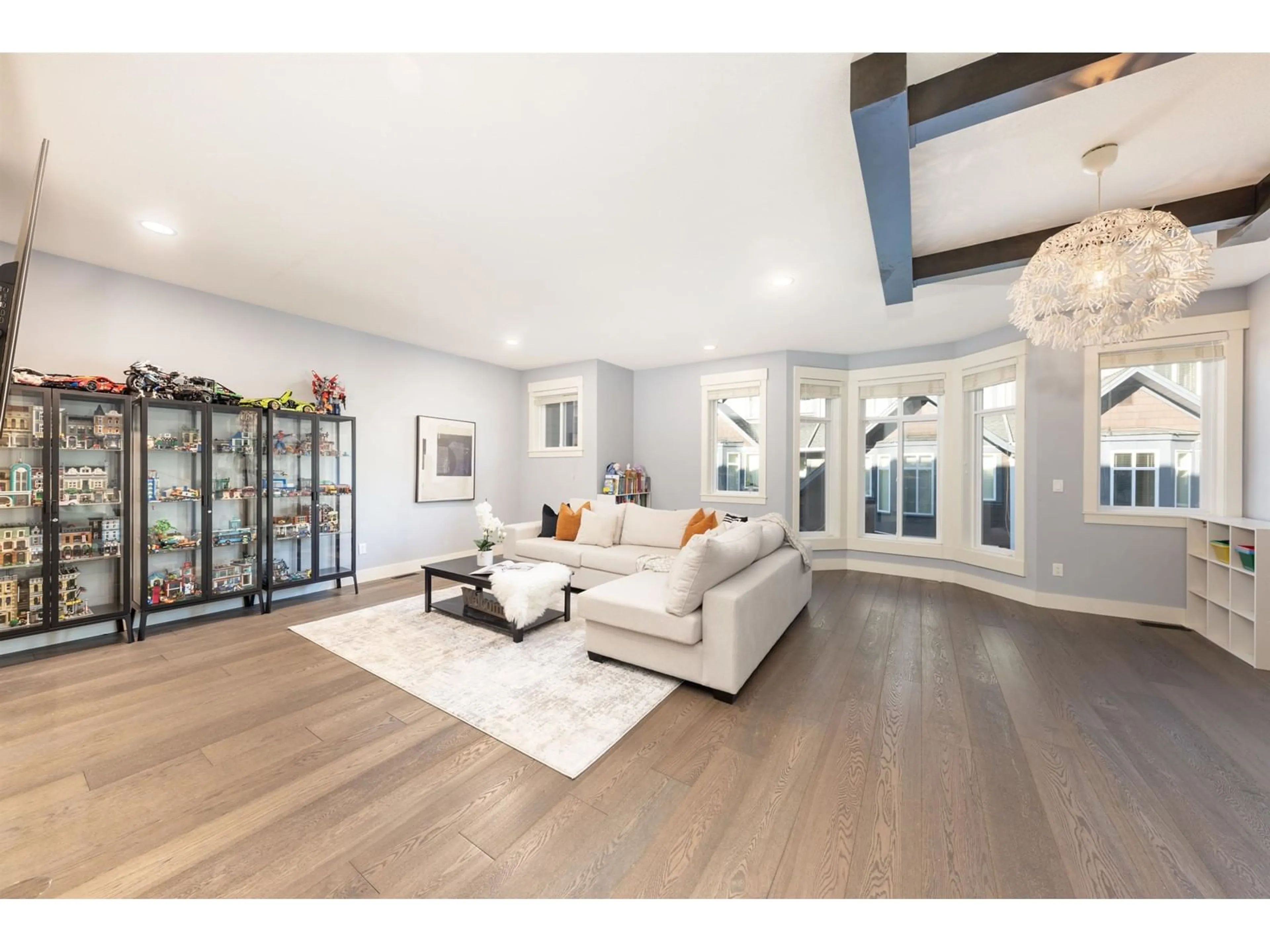 Living room with furniture, wood/laminate floor for 31 - 15977 26, Surrey British Columbia V3Z2W7
