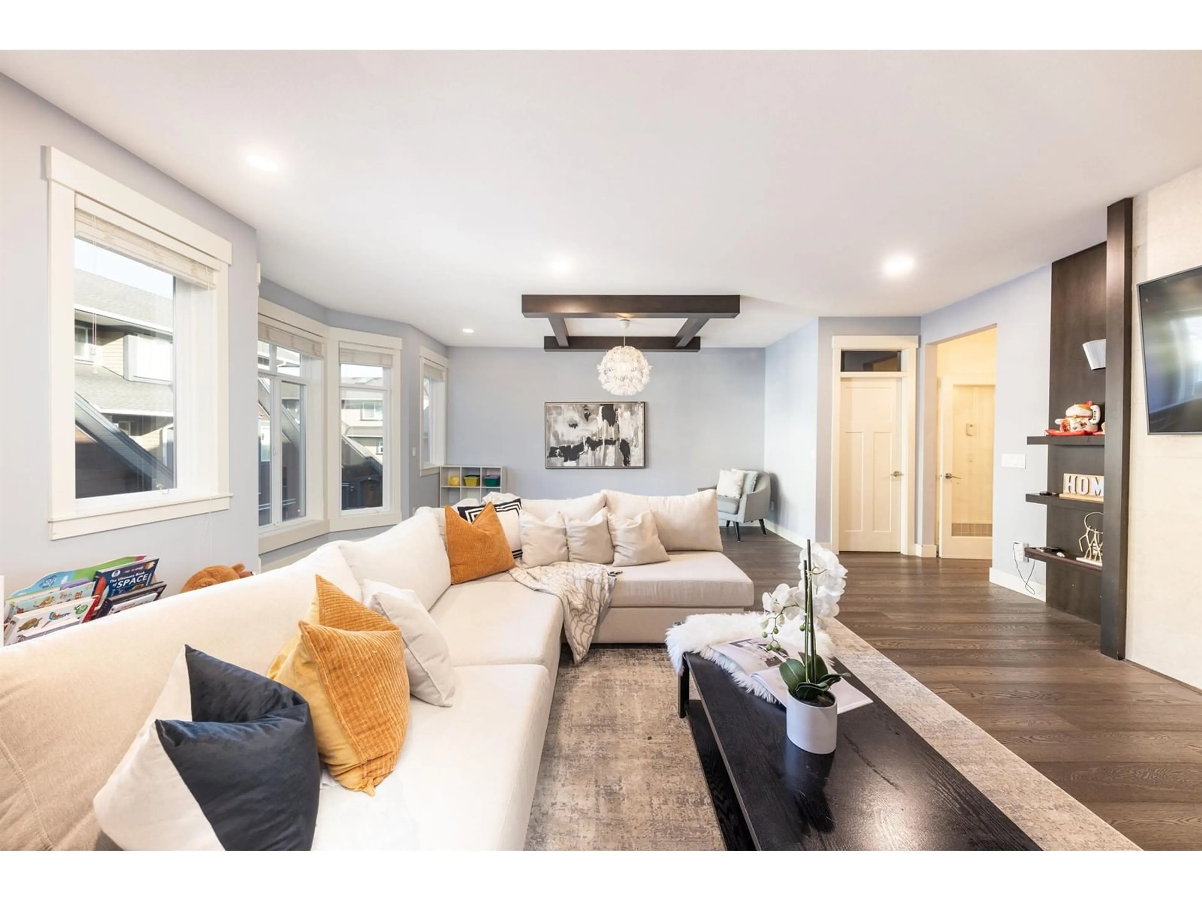 Living room with furniture, unknown for 31 - 15977 26, Surrey British Columbia V3Z2W7