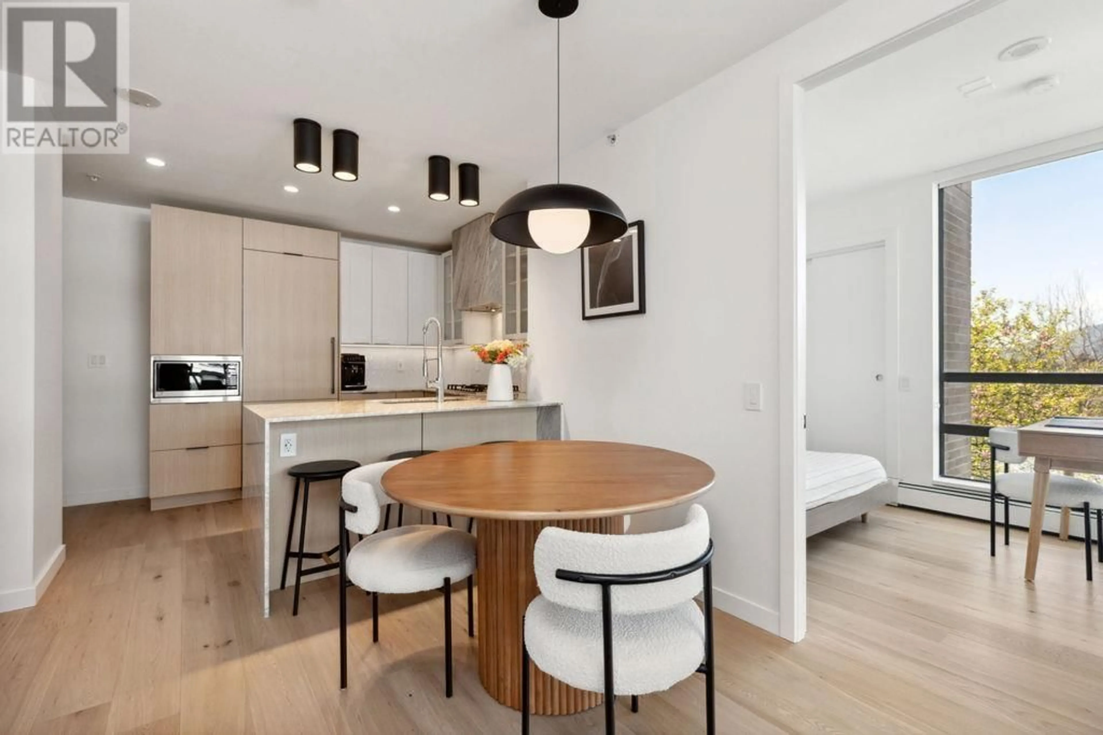 Contemporary kitchen, wood/laminate floor for 608 - 170 1ST STREET, North Vancouver British Columbia V7M3P2