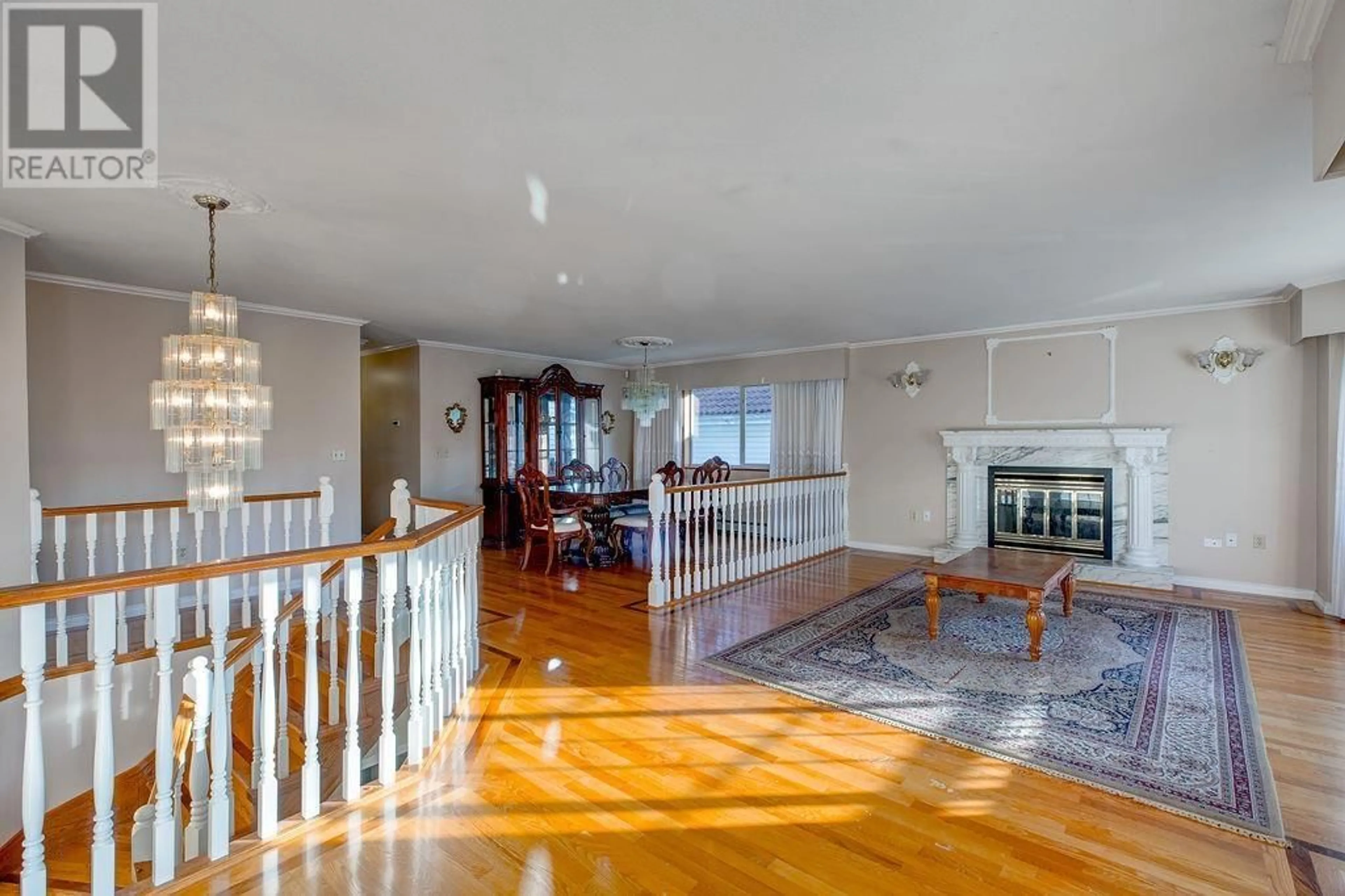 Indoor foyer for 8166 11TH AVENUE, Burnaby British Columbia V3N2N9