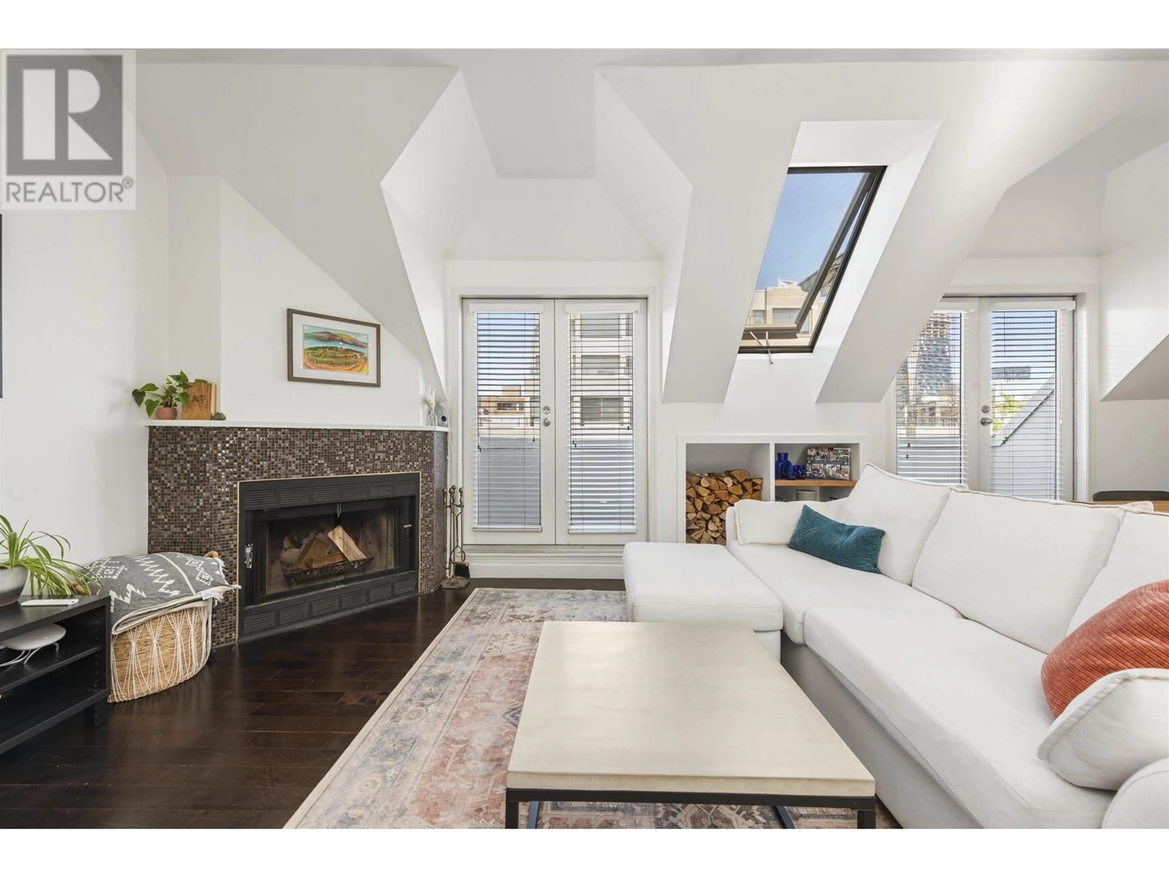 Living room with furniture, unknown for 1858 1ST AVENUE, Vancouver British Columbia V6J1G5