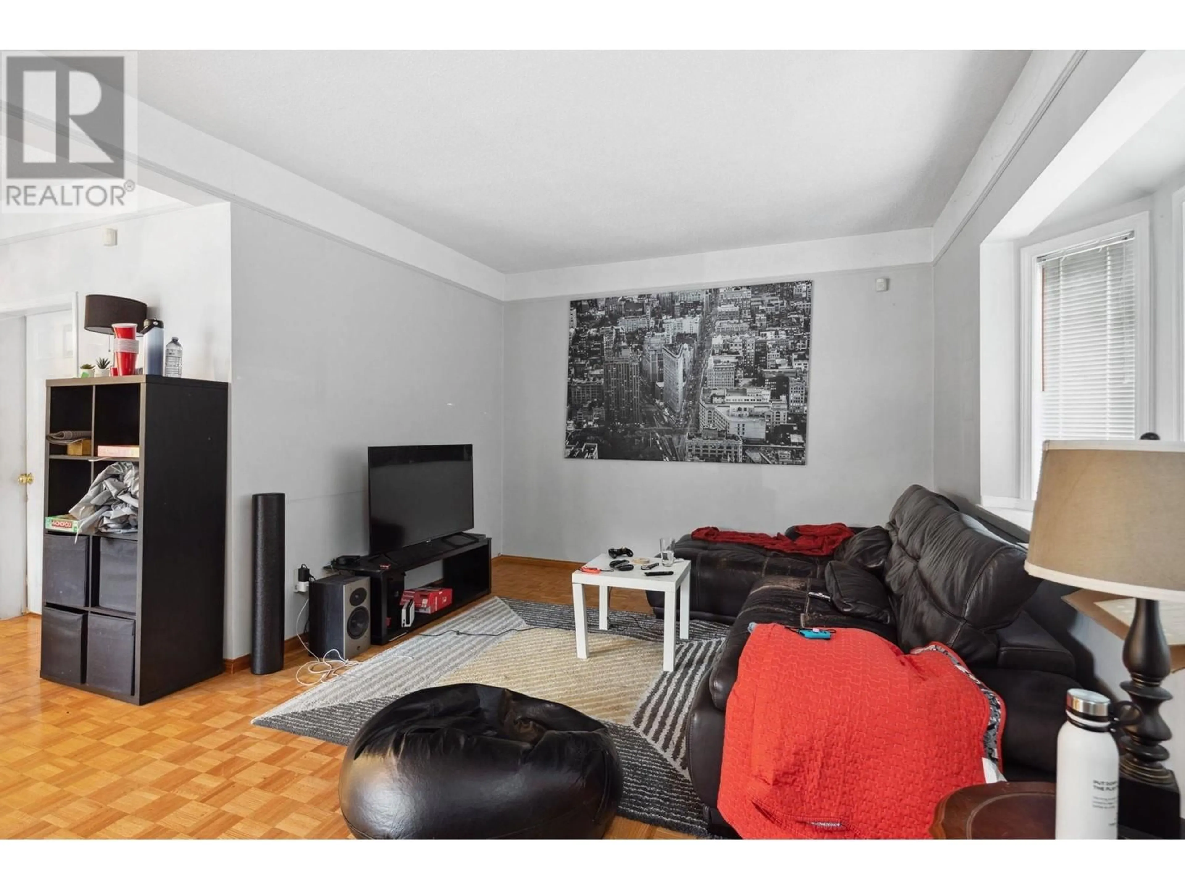 Living room with furniture, wood/laminate floor for 3099 6TH AVENUE, Vancouver British Columbia V6K1X4