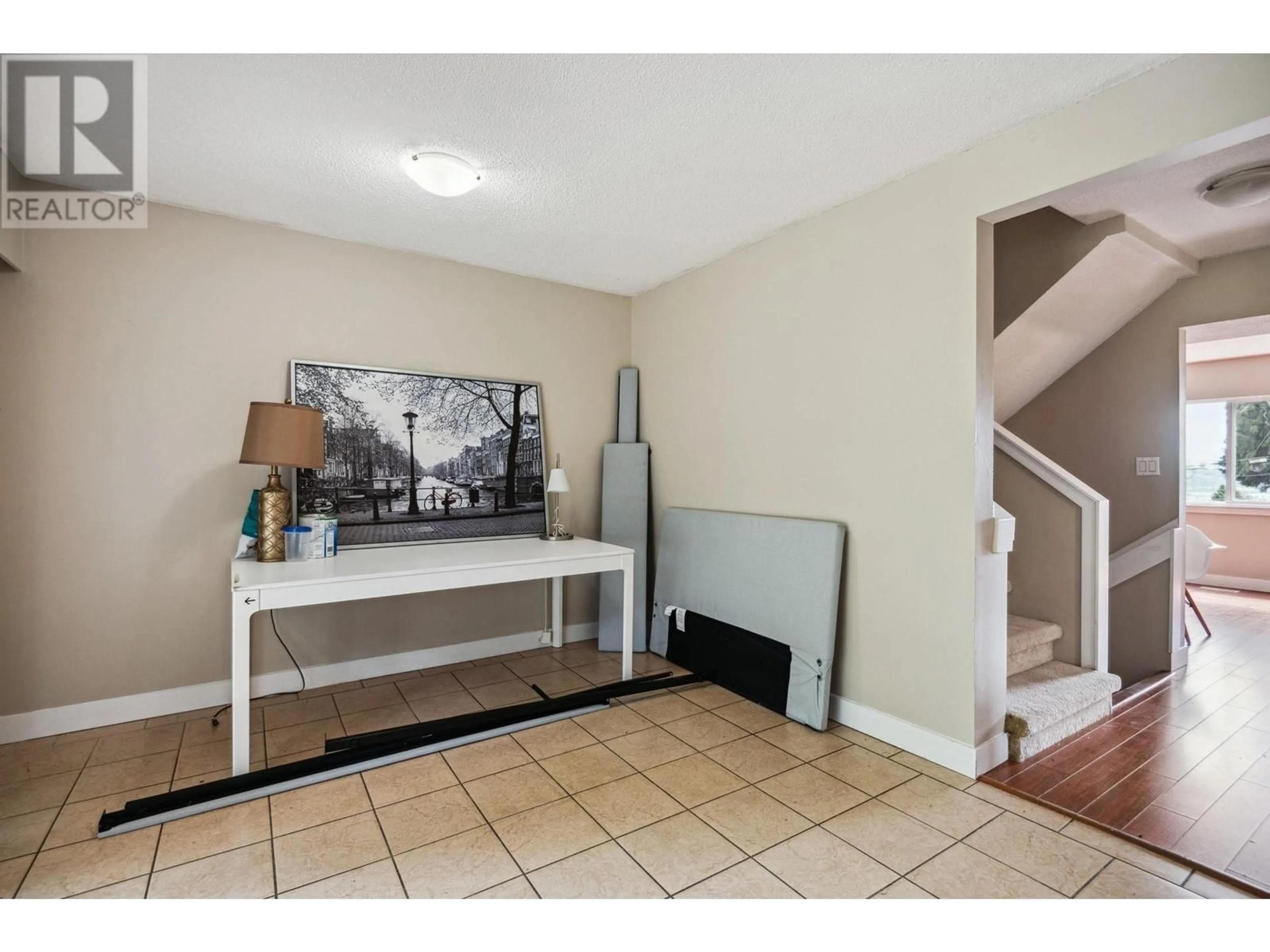 Indoor entryway for 7 - 322 BEGIN STREET, Coquitlam British Columbia V3K4V9
