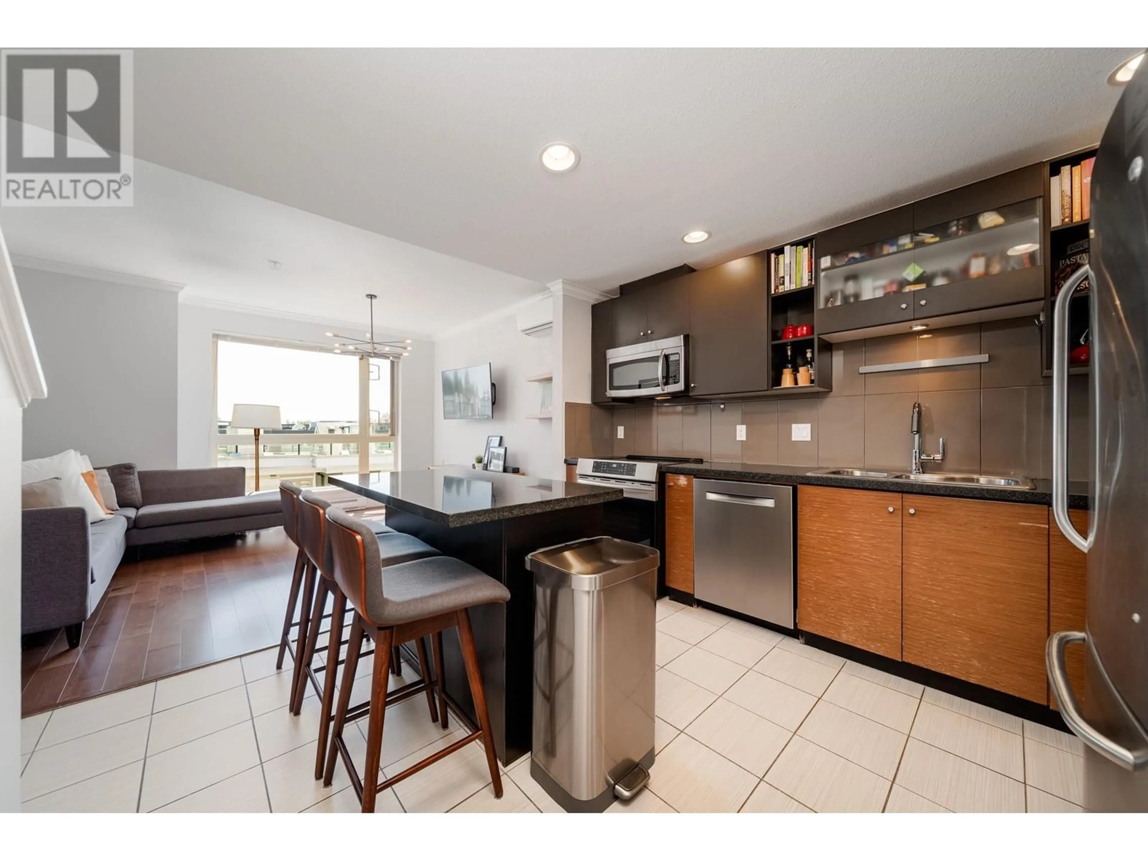 Open concept kitchen, ceramic/tile floor for 43 - 728 14TH STREET, North Vancouver British Columbia V7M0A8