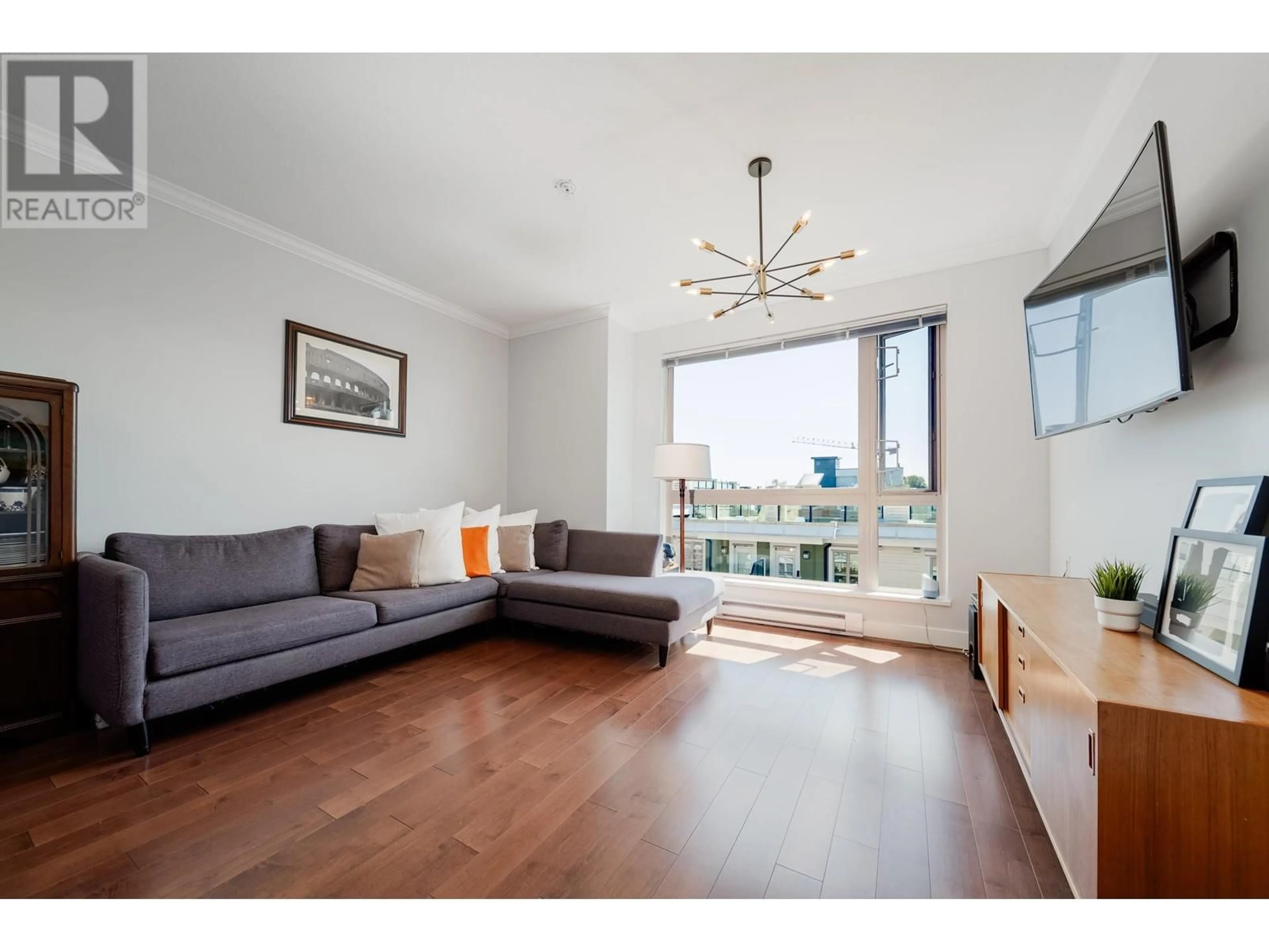 Living room with furniture, wood/laminate floor for 43 - 728 14TH STREET, North Vancouver British Columbia V7M0A8