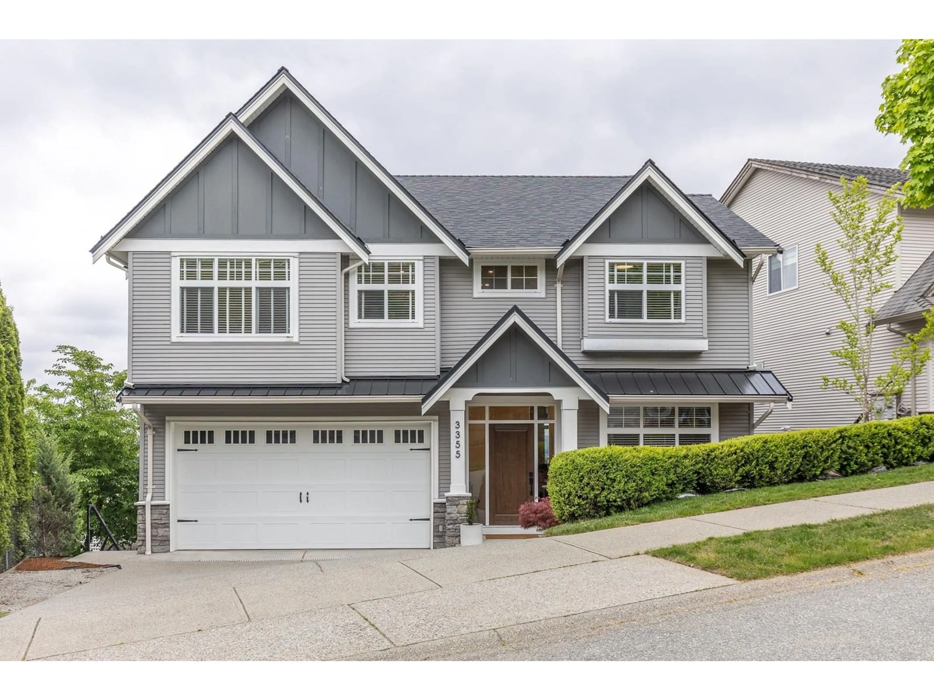 Home with vinyl exterior material, street for 3355 GOLDSTREAM, Abbotsford British Columbia V3G3B7