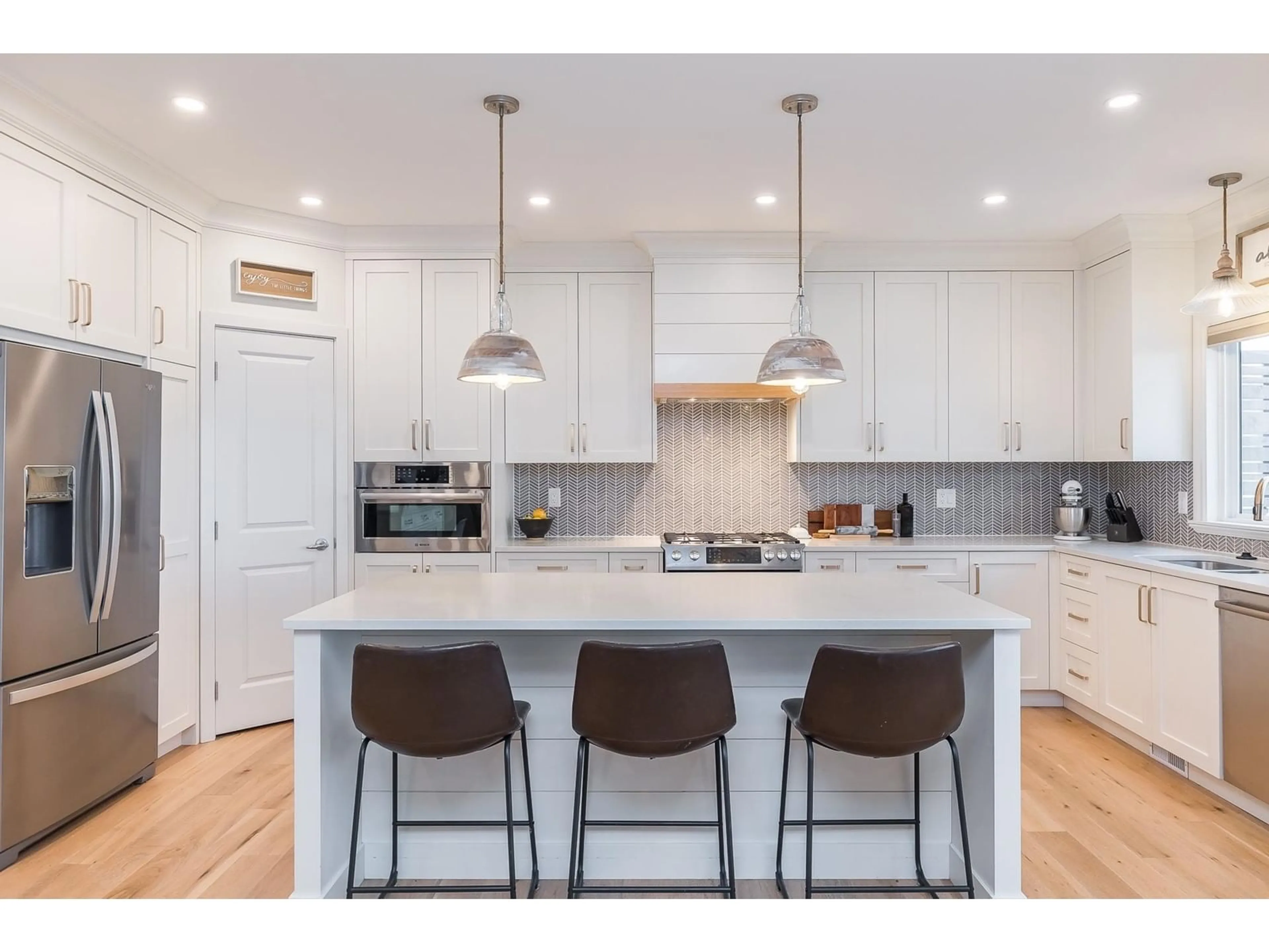 Open concept kitchen, unknown for 3355 GOLDSTREAM, Abbotsford British Columbia V3G3B7