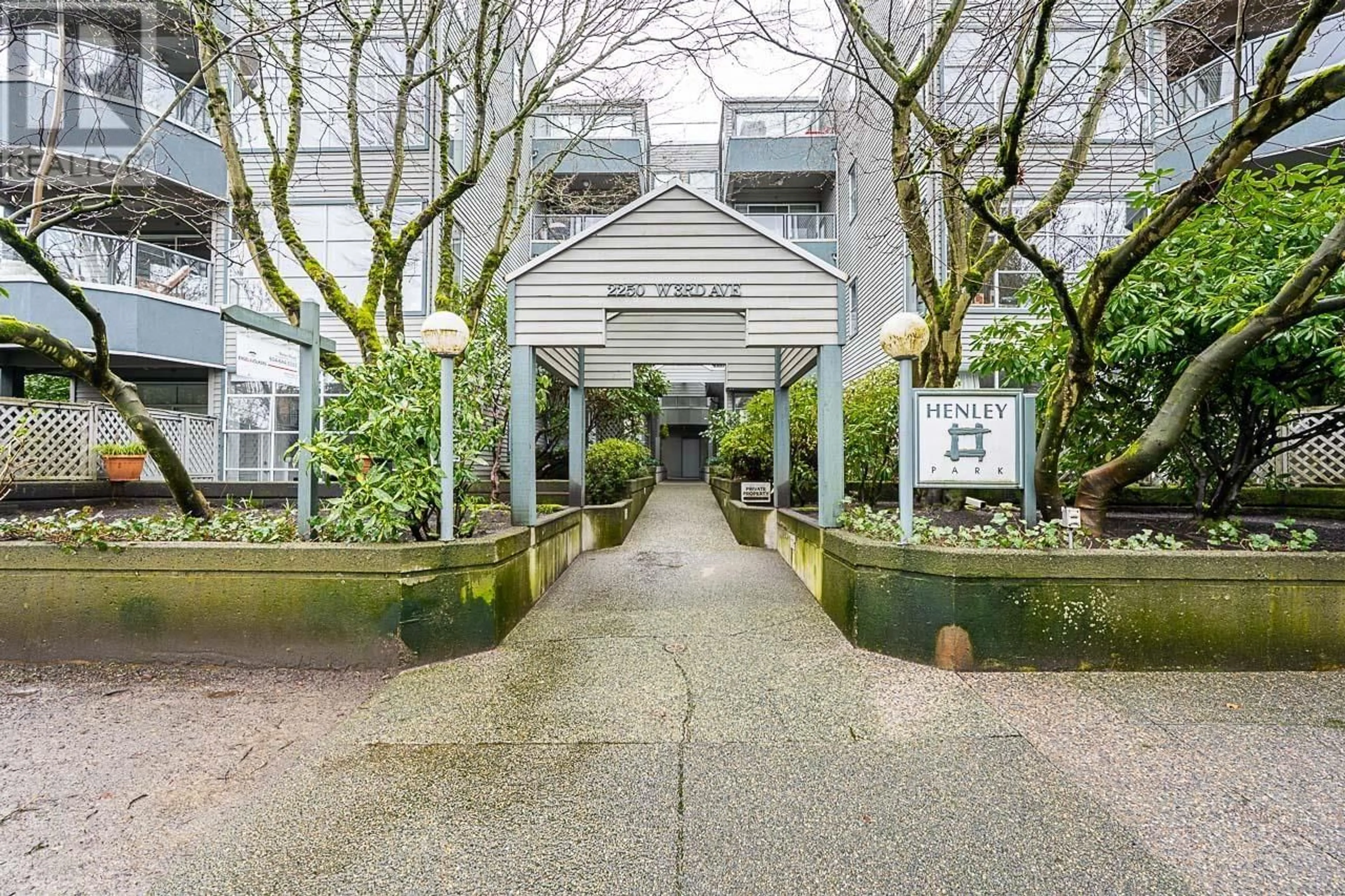 Indoor foyer for 203 - 2250 3RD AVENUE, Vancouver British Columbia V6K1L4