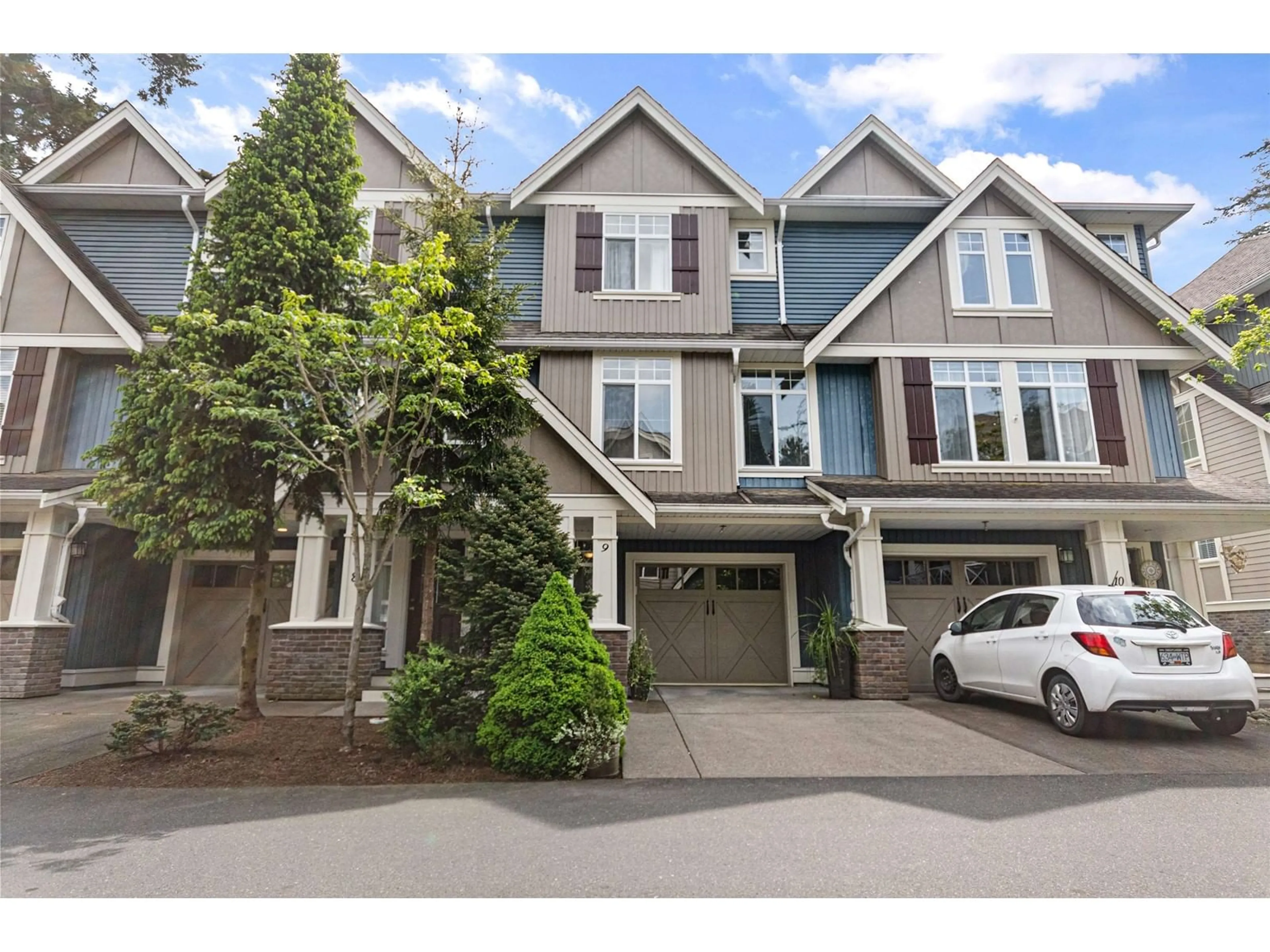 A pic from outside/outdoor area/front of a property/back of a property/a pic from drone, street for 9 - 5837 SAPPERS WAY, Chilliwack British Columbia V2R0G4