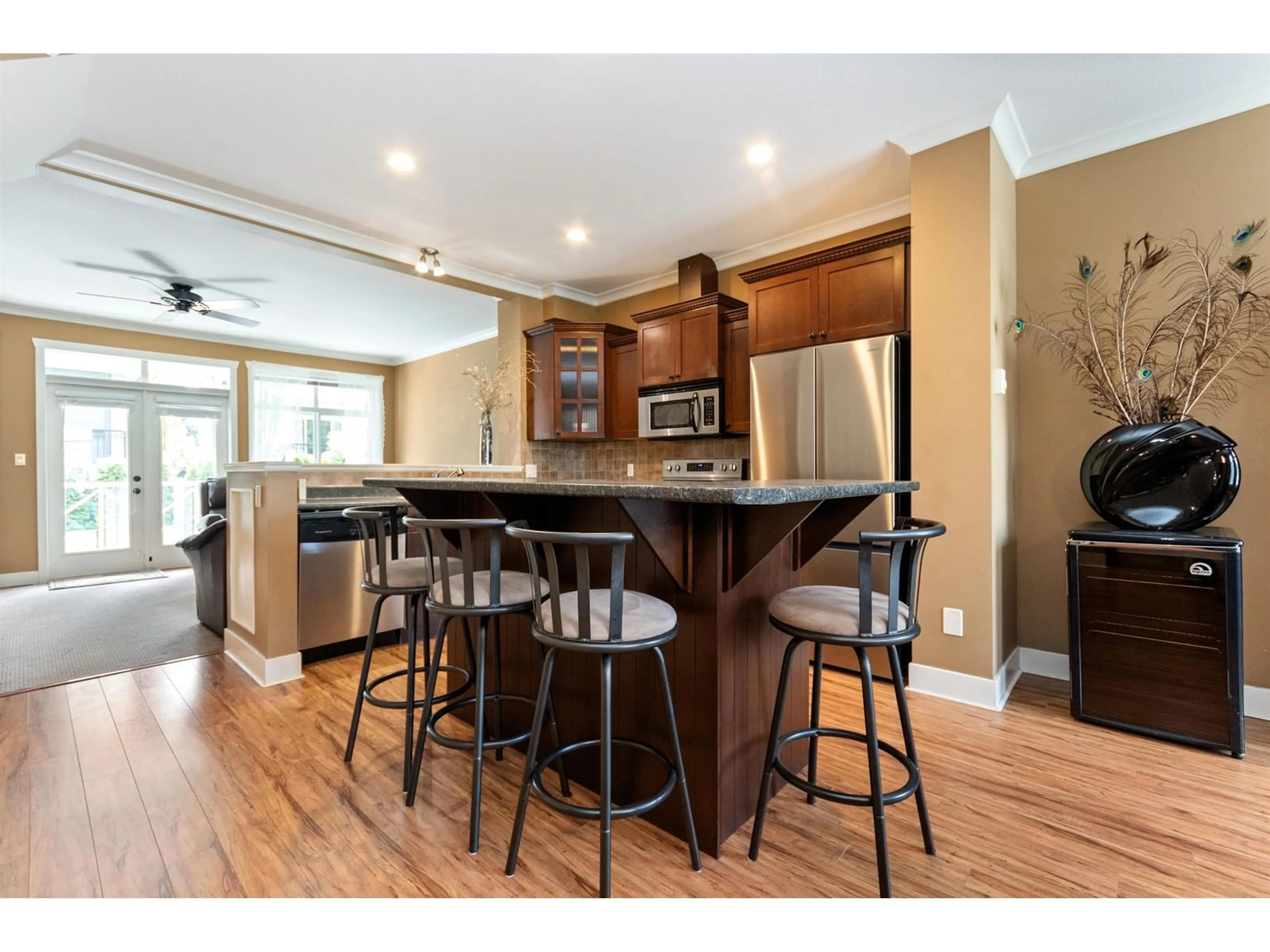 Open concept kitchen, wood/laminate floor for 9 - 5837 SAPPERS WAY, Chilliwack British Columbia V2R0G4