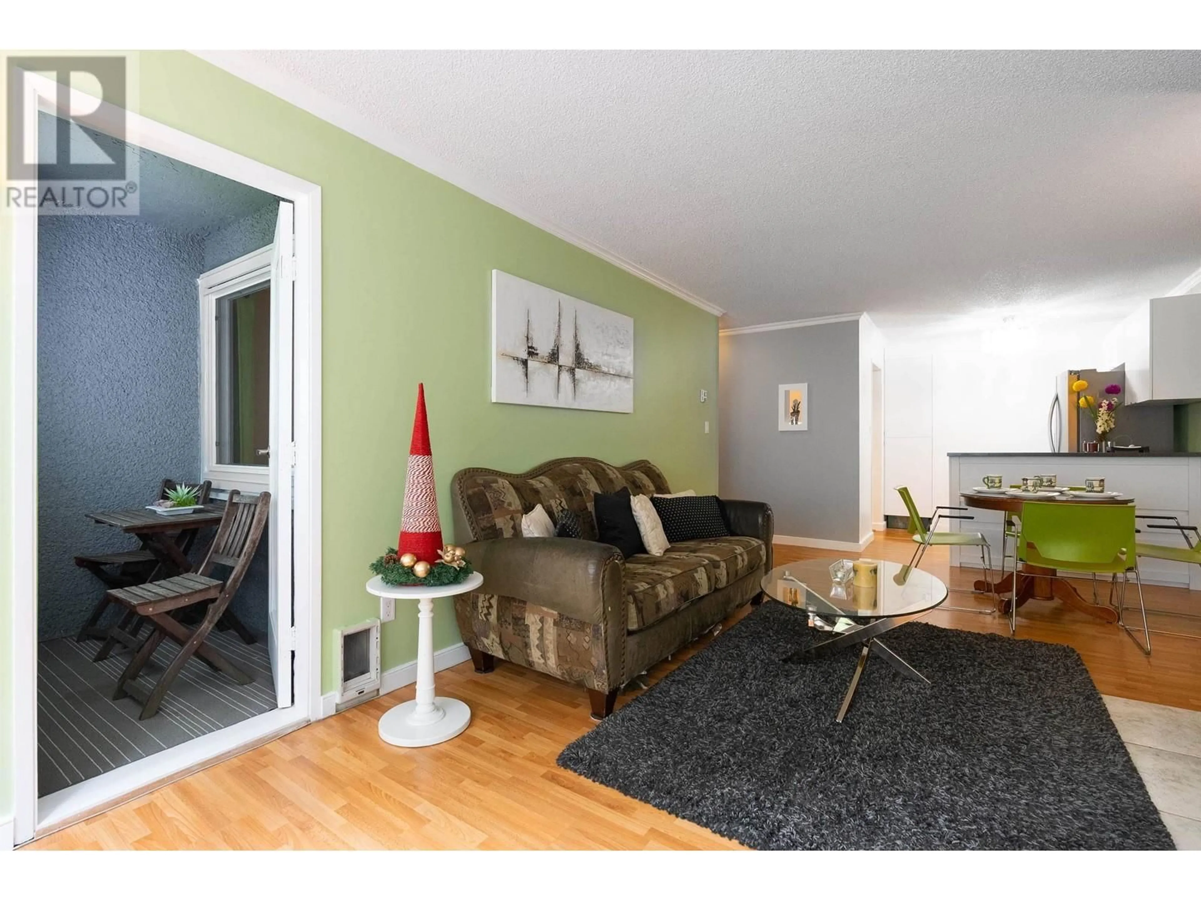 Living room with furniture, wood/laminate floor for 402 - 9880 MANCHESTER DRIVE, Burnaby British Columbia V3N4R3