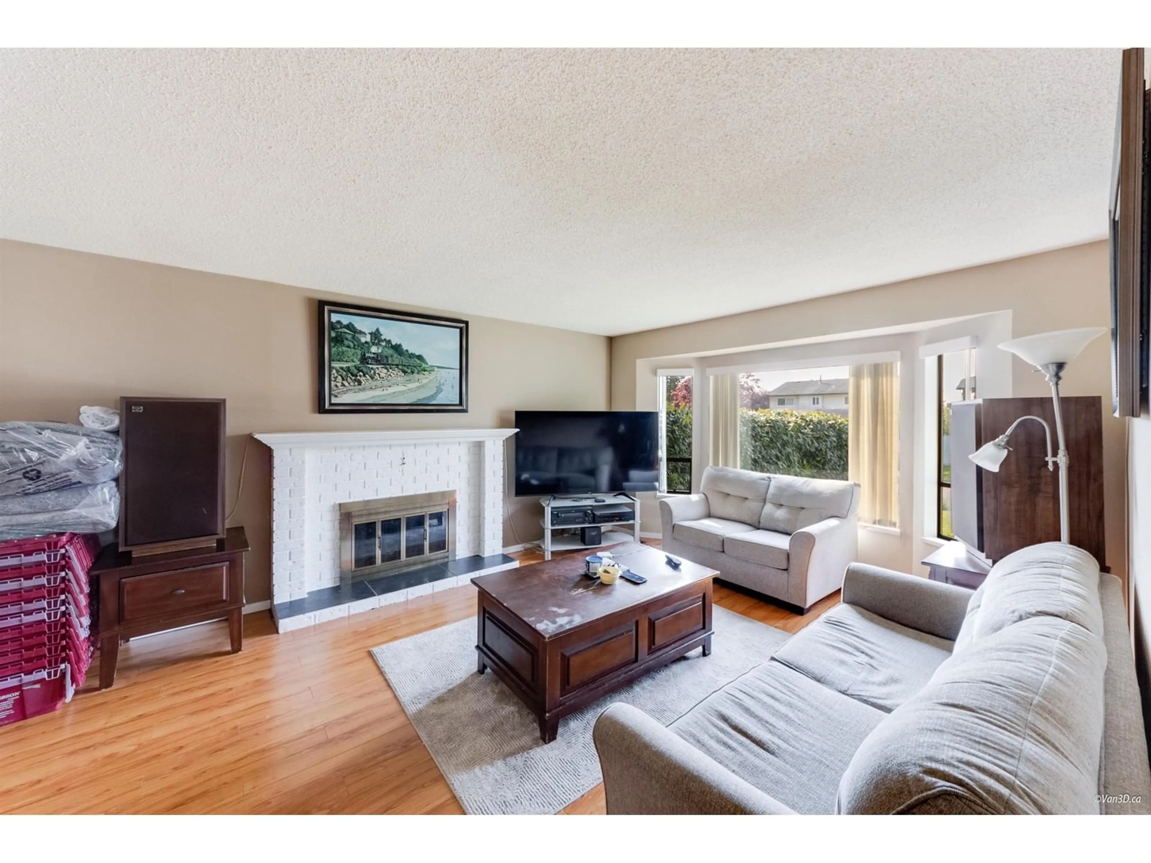 Living room with furniture, wood/laminate floor for 11925 STERLING, Delta British Columbia V4C7Y7