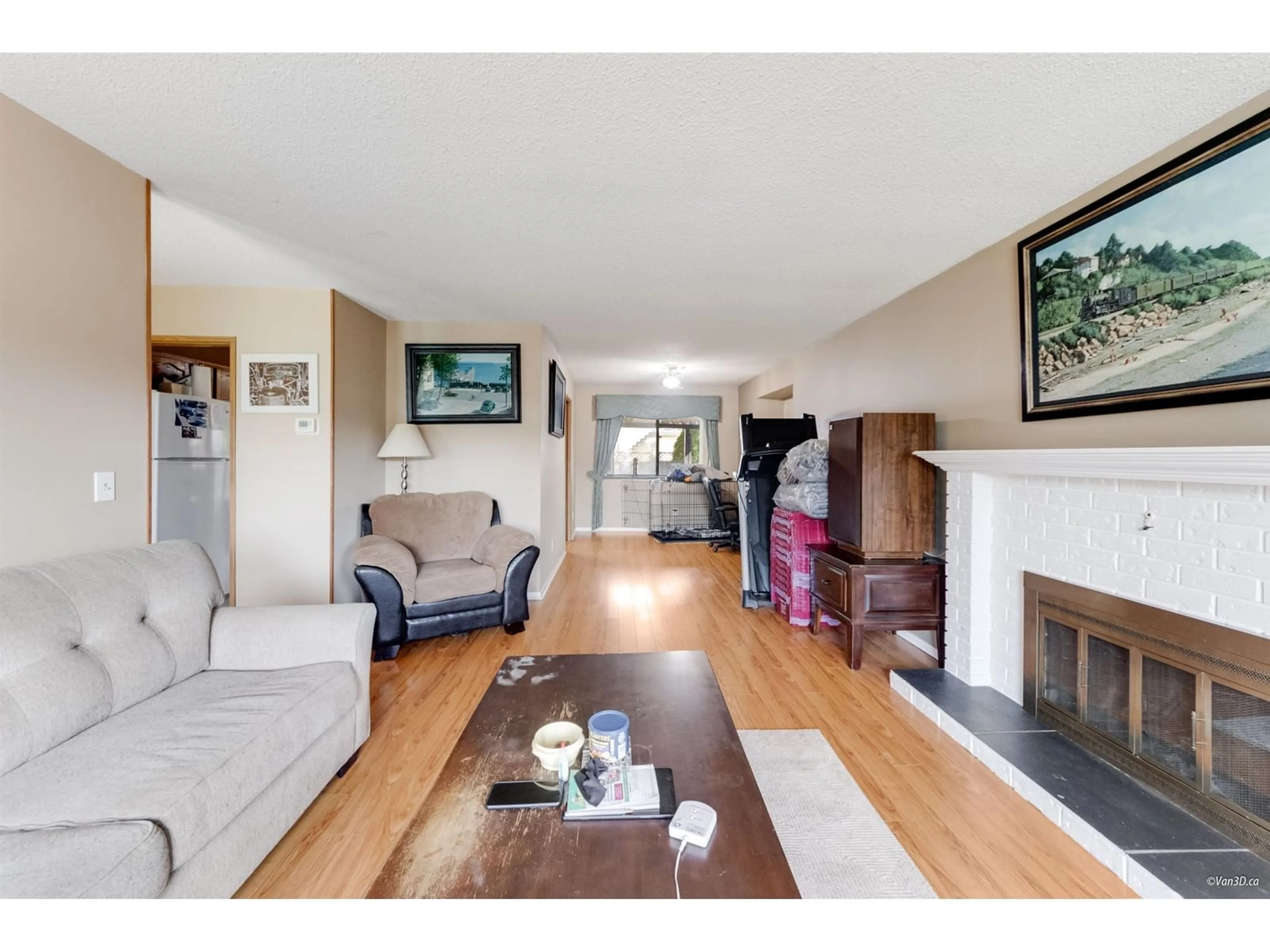 Living room with furniture, wood/laminate floor for 11925 STERLING, Delta British Columbia V4C7Y7