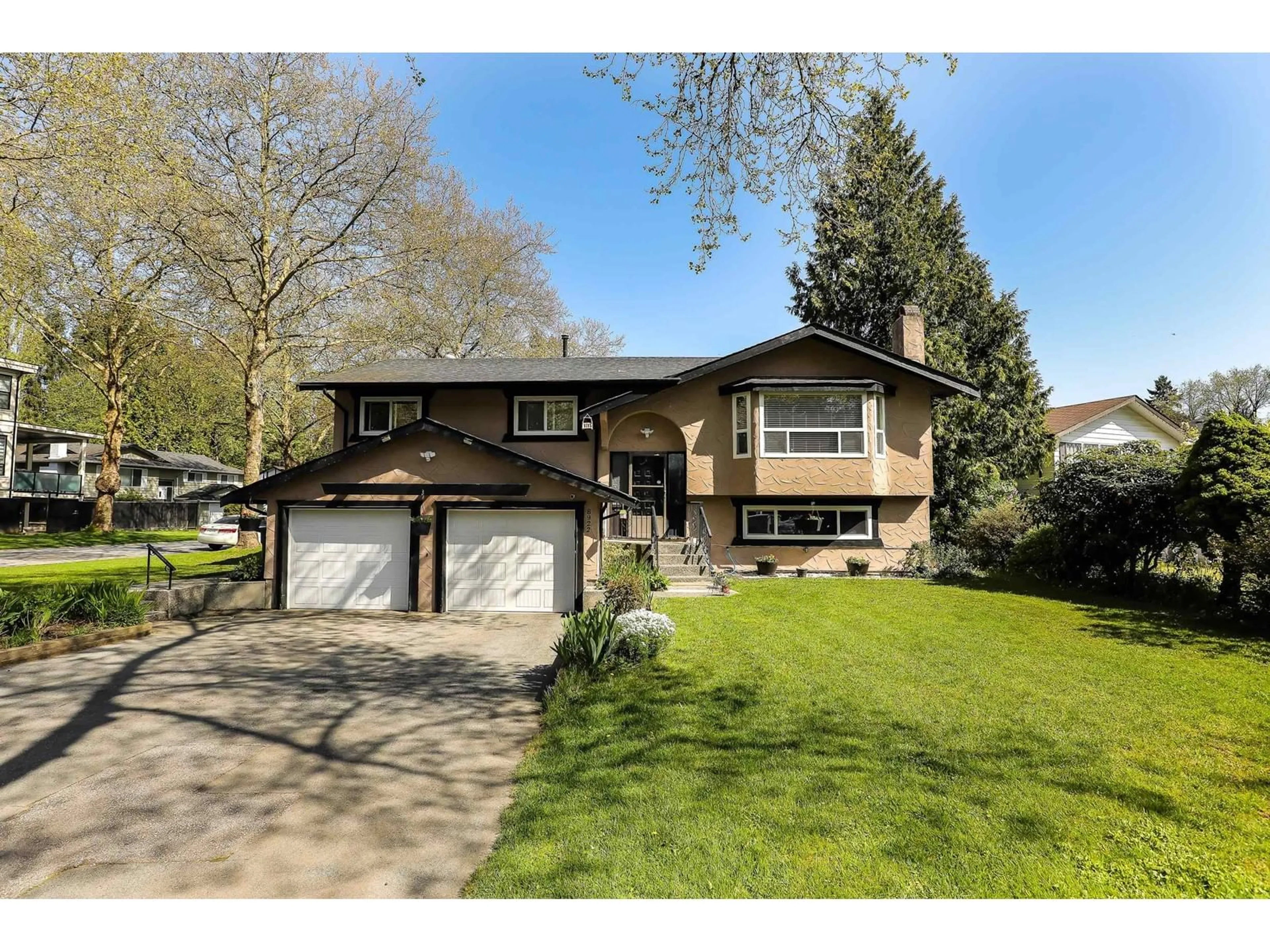 Home with vinyl exterior material, street for 8922 EDINBURGH, Surrey British Columbia V3V7C2