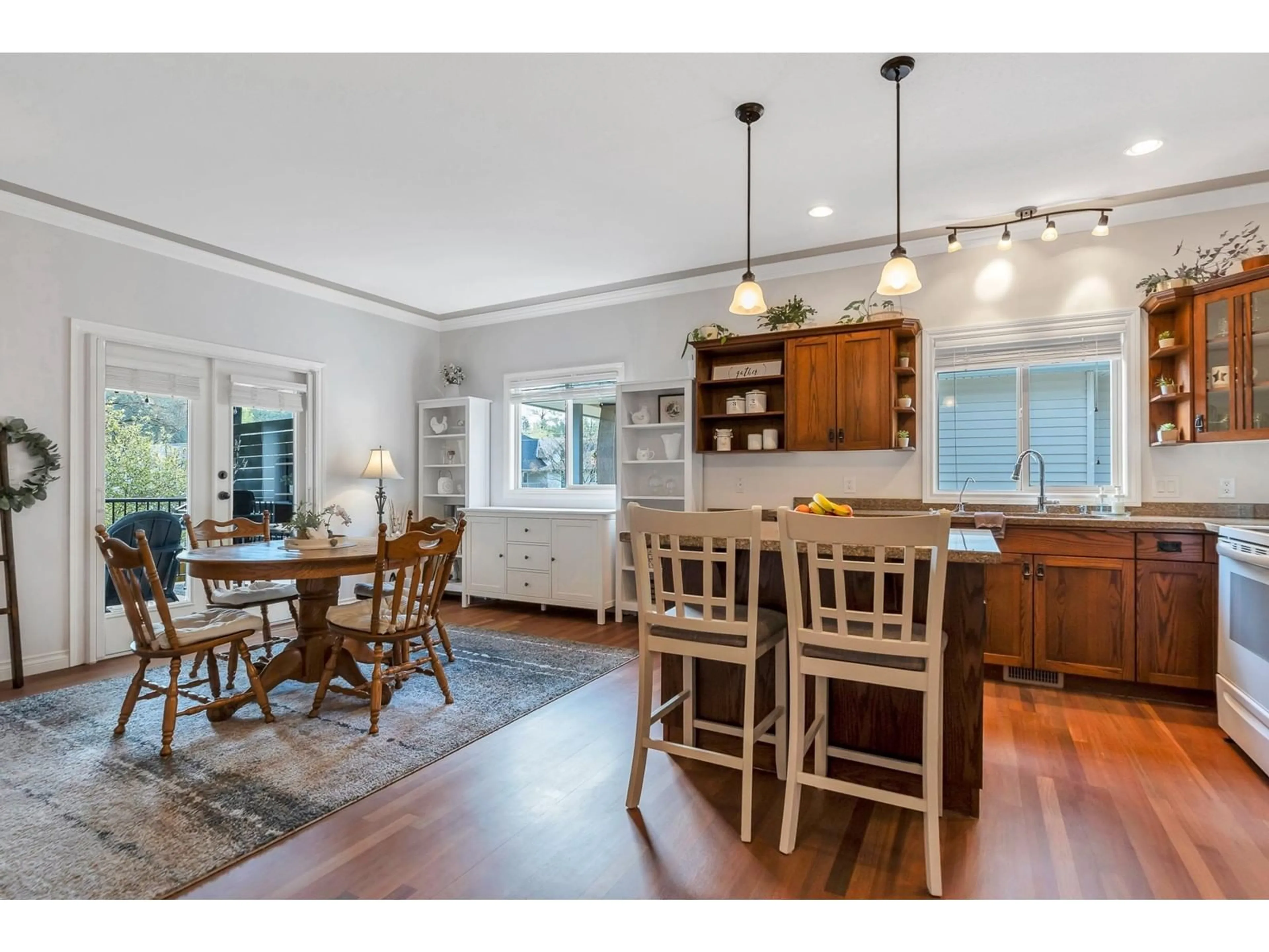 Open concept kitchen, unknown for 464 NAISMITH AVENUE, Harrison Hot Springs British Columbia V0M1K0