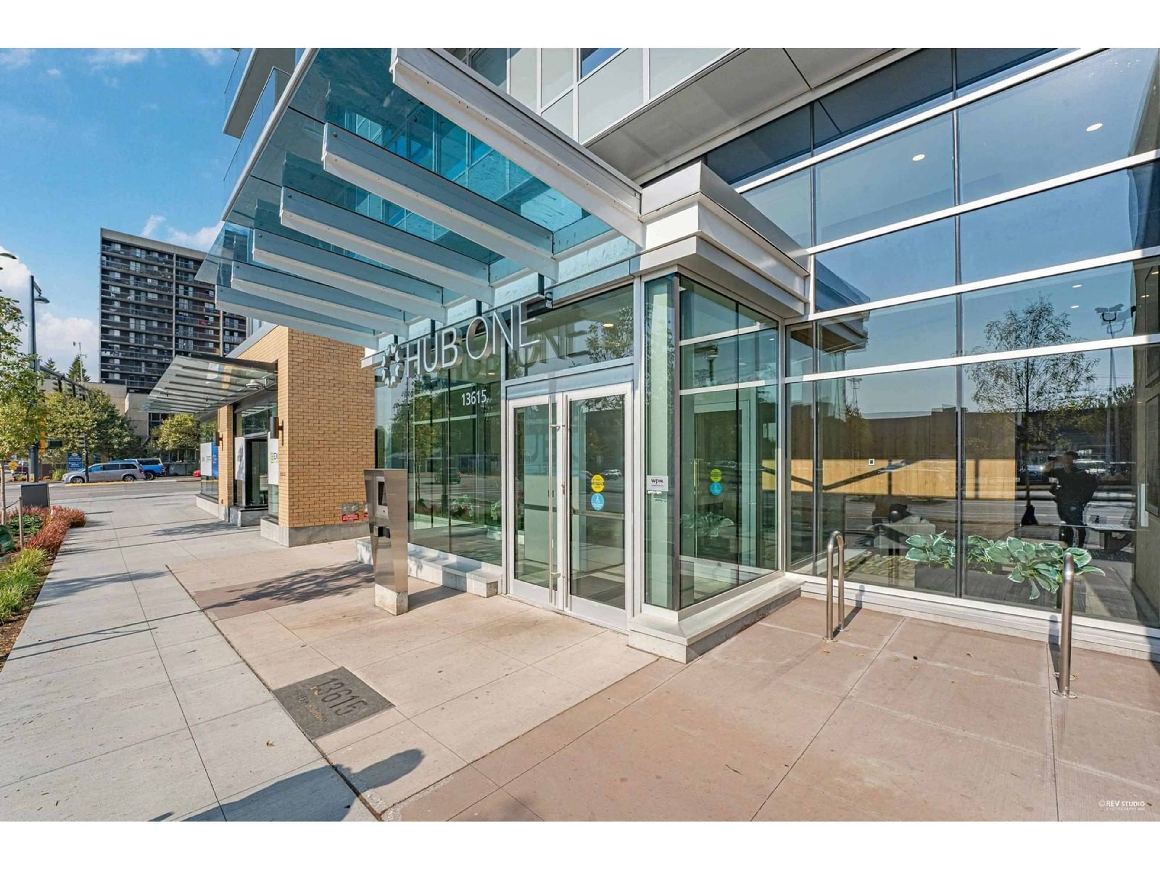 Indoor foyer for 808 - 13615 FRASER, Surrey British Columbia V3T0P7