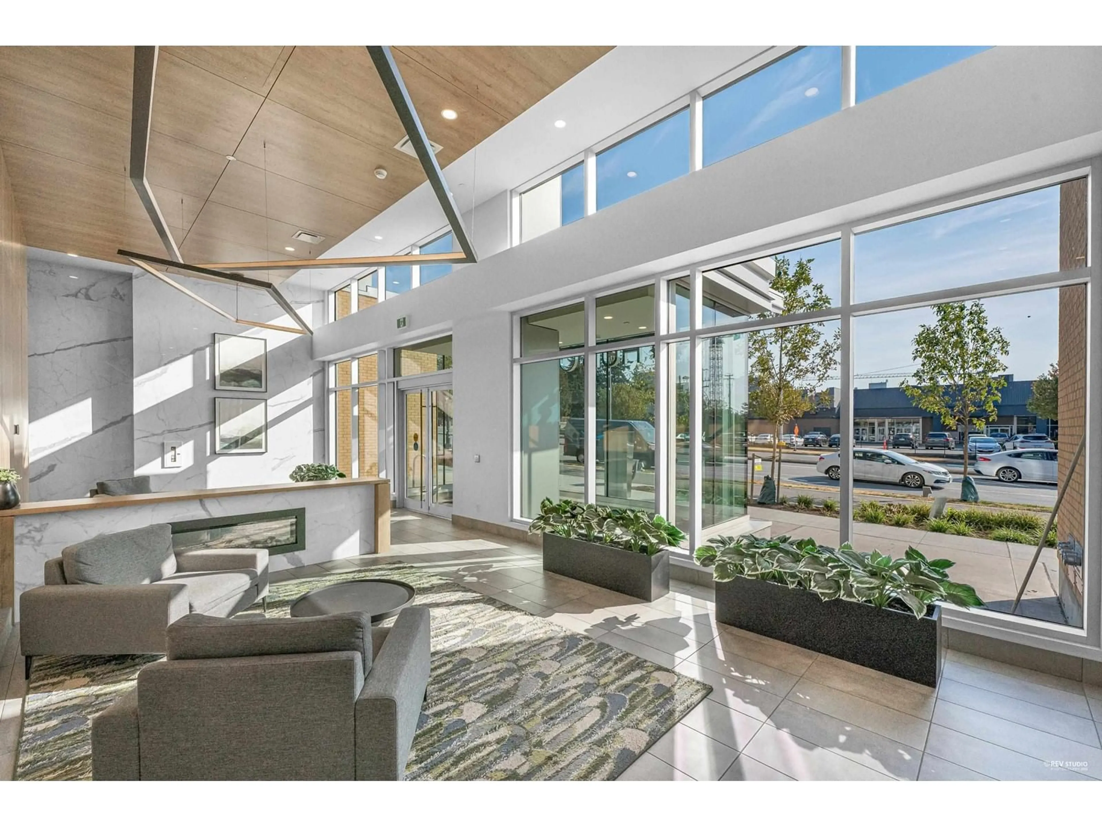 Indoor foyer for 808 - 13615 FRASER, Surrey British Columbia V3T0P7