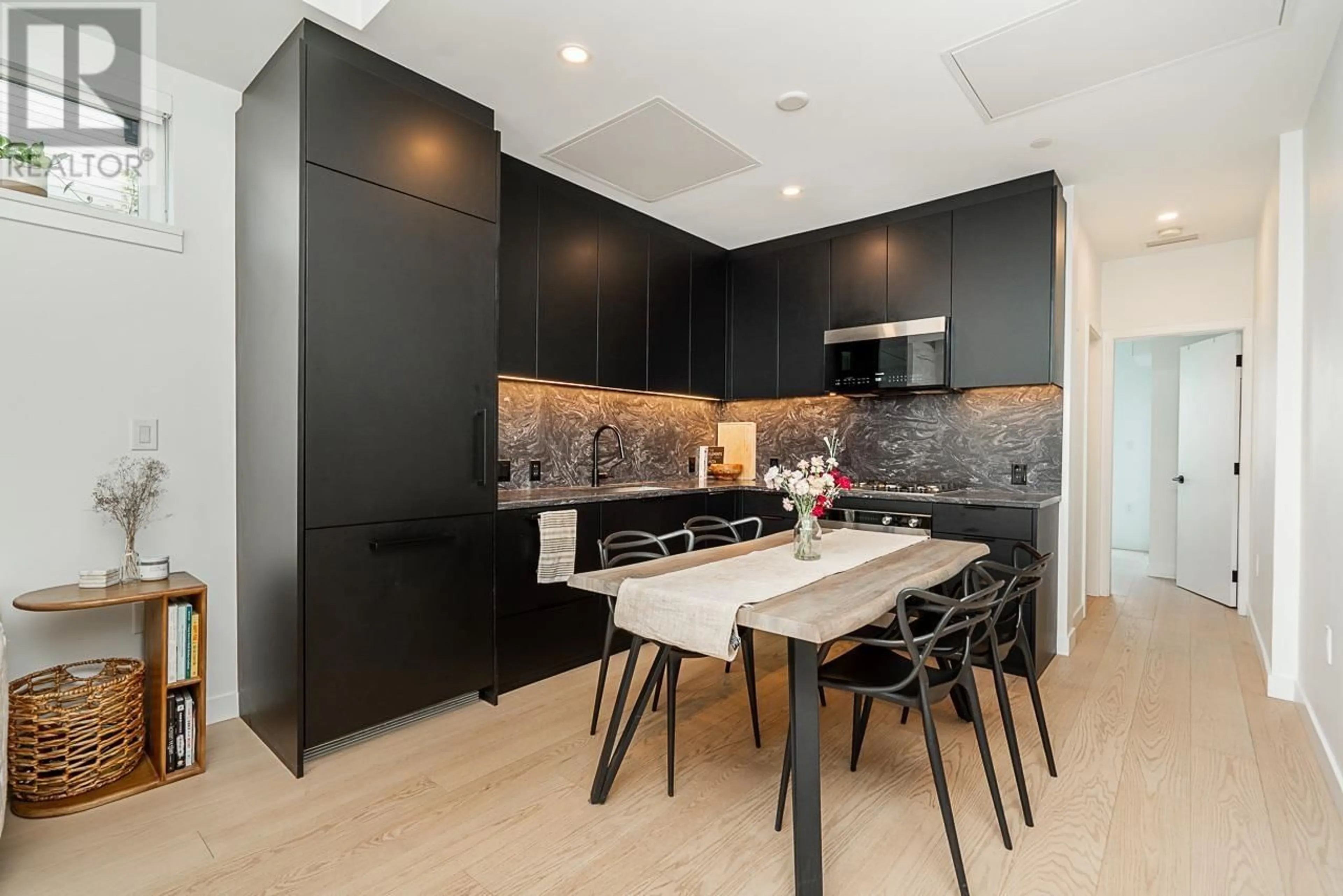 Contemporary kitchen, ceramic/tile floor for 124 - 650 2ND STREET, North Vancouver British Columbia V7L1E3