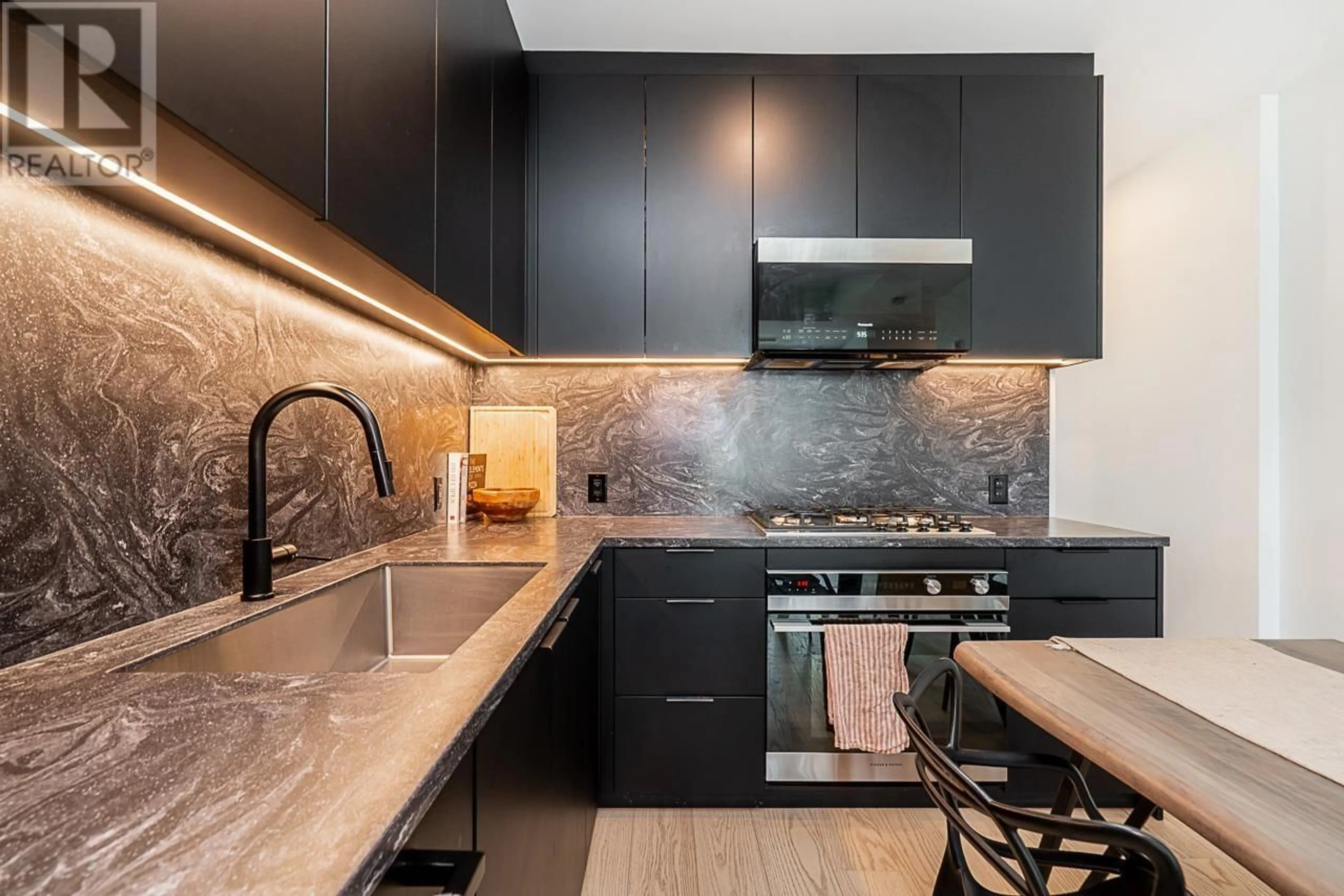 Contemporary kitchen, ceramic/tile floor for 124 - 650 2ND STREET, North Vancouver British Columbia V7L1E3