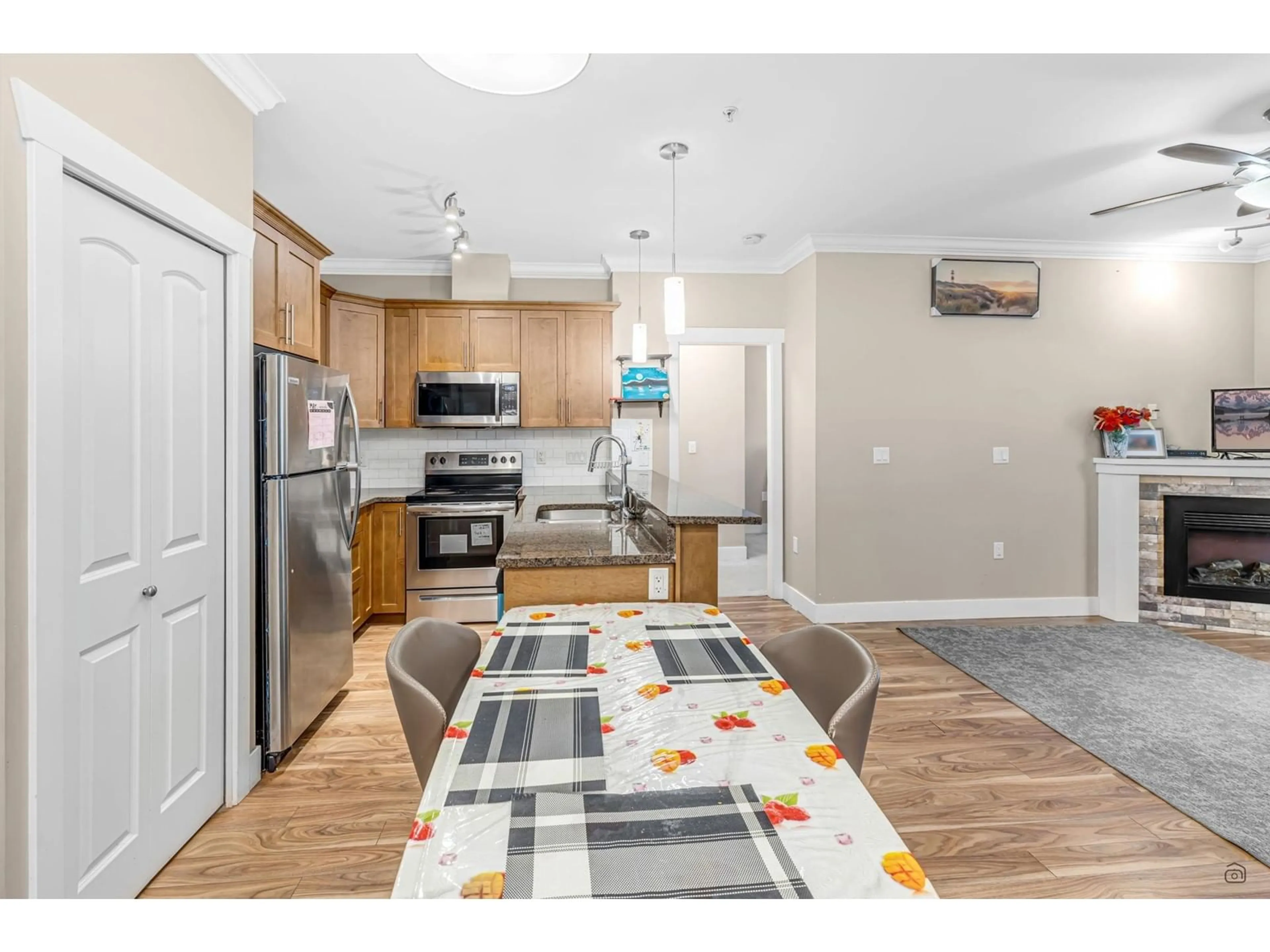 Open concept kitchen, unknown for 115 - 8183 121A, Surrey British Columbia V3S2A8