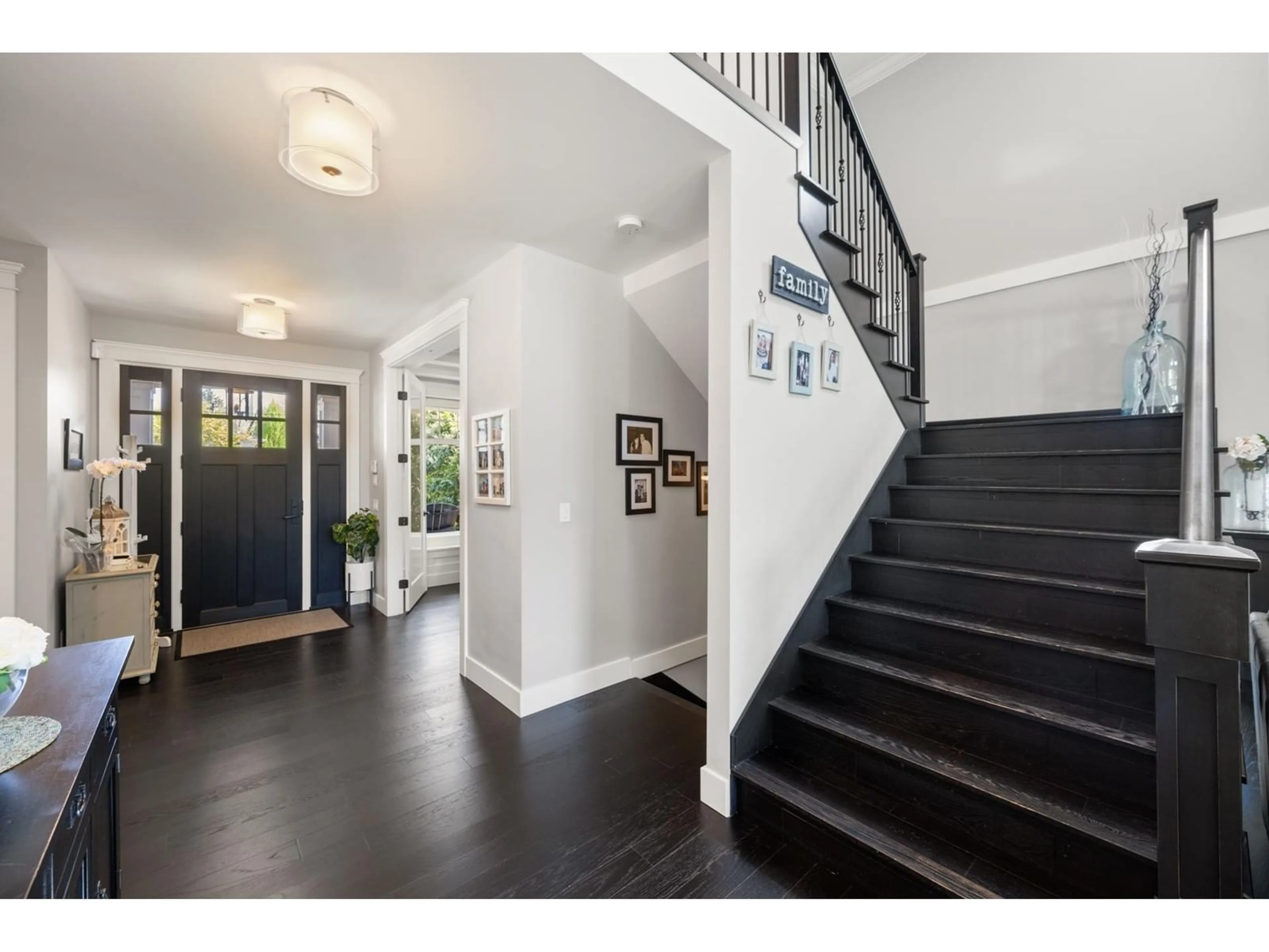 Indoor entryway for 8973 MACKIE, Langley British Columbia V1M2S2