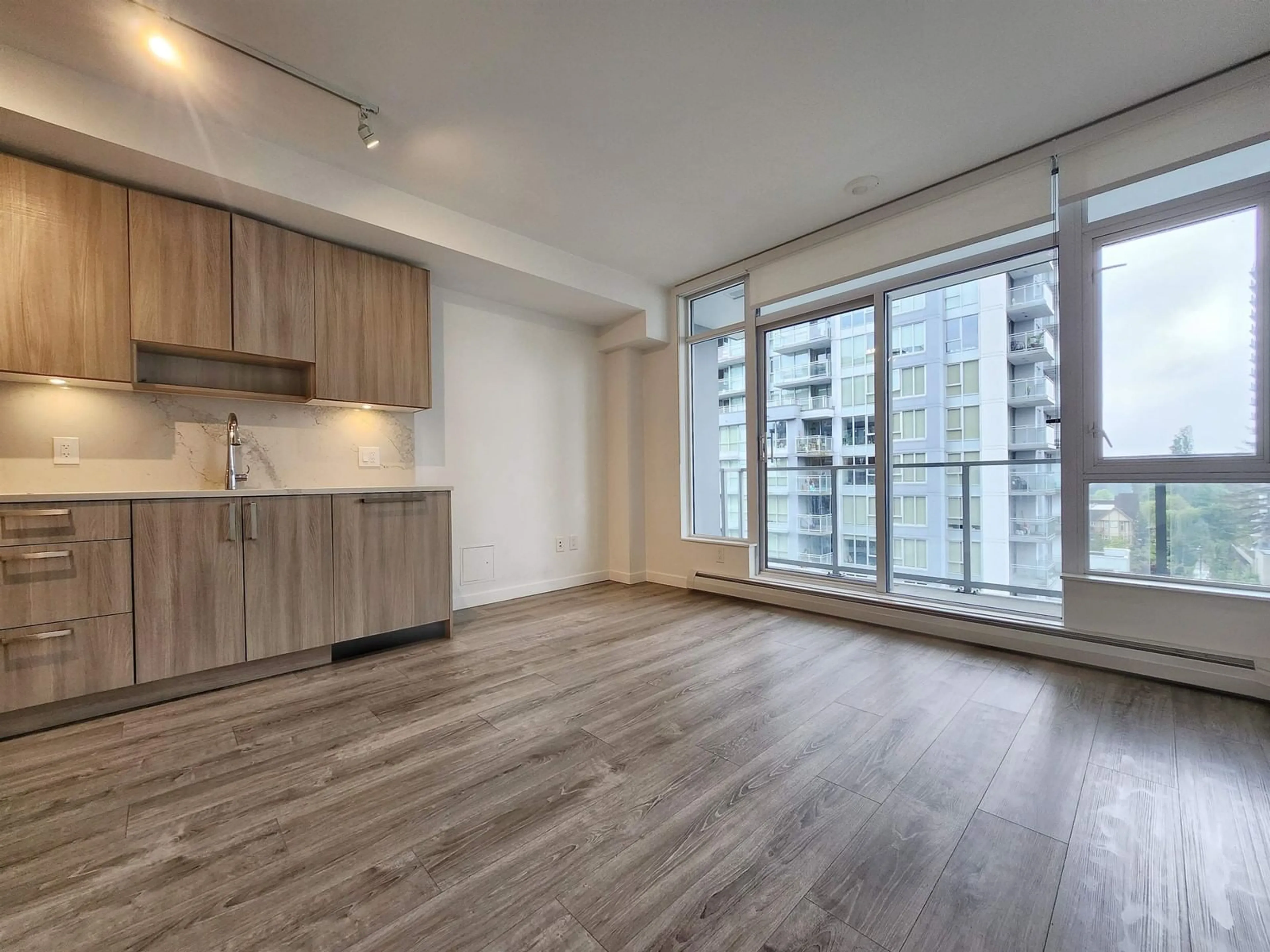 A pic of a room for 818 - 13350 CENTRAL, Surrey British Columbia V3T0S1