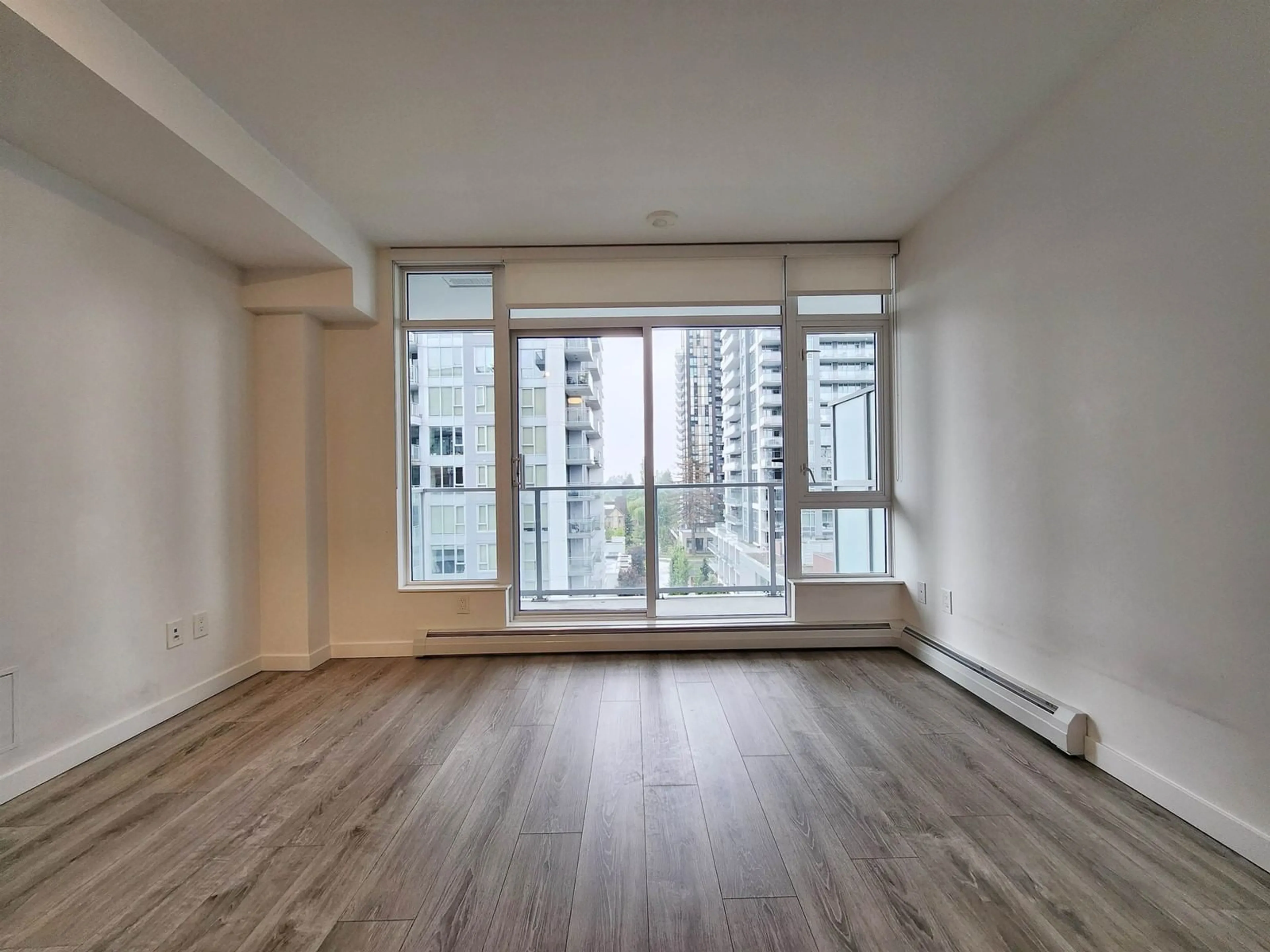 A pic of a room for 818 - 13350 CENTRAL, Surrey British Columbia V3T0S1