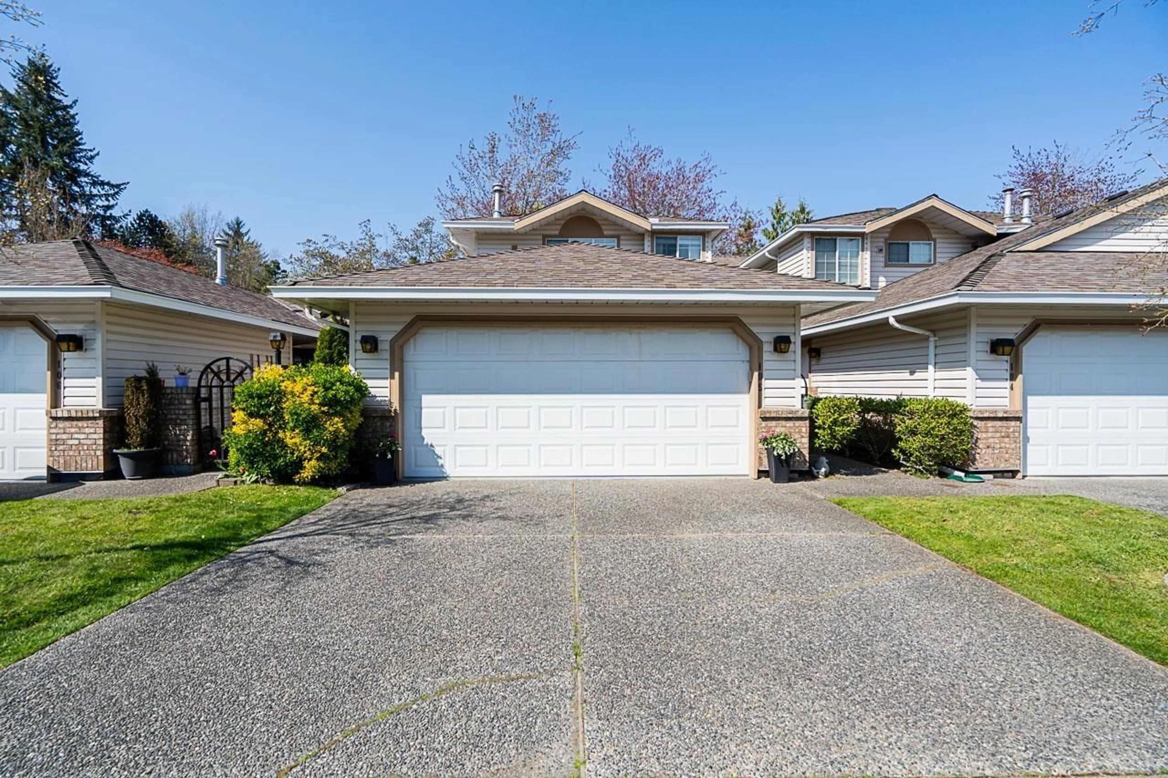 Home with vinyl exterior material, street for 105 - 9781 148A, Surrey British Columbia V3R9P2