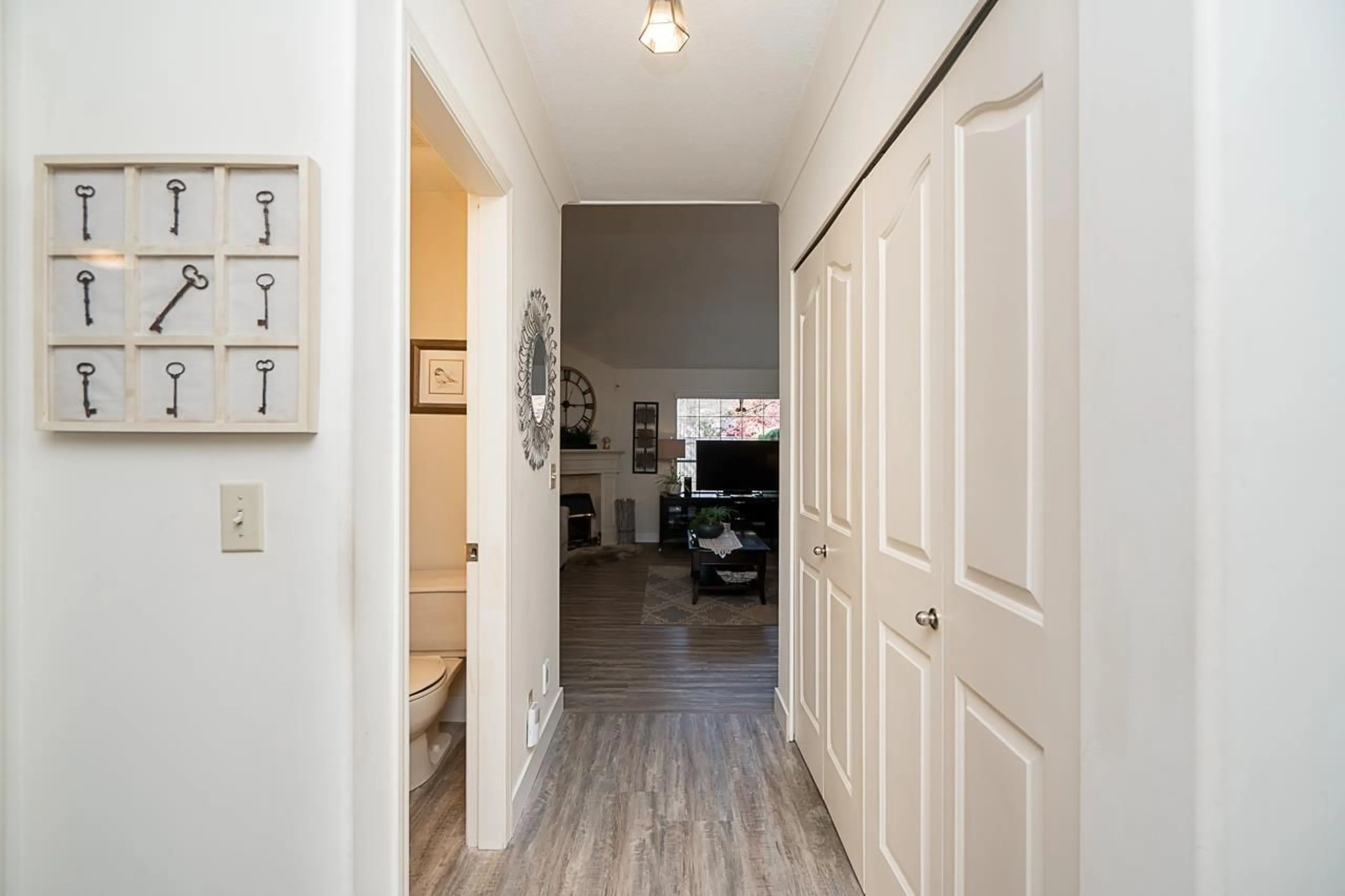 Indoor entryway for 105 - 9781 148A, Surrey British Columbia V3R9P2