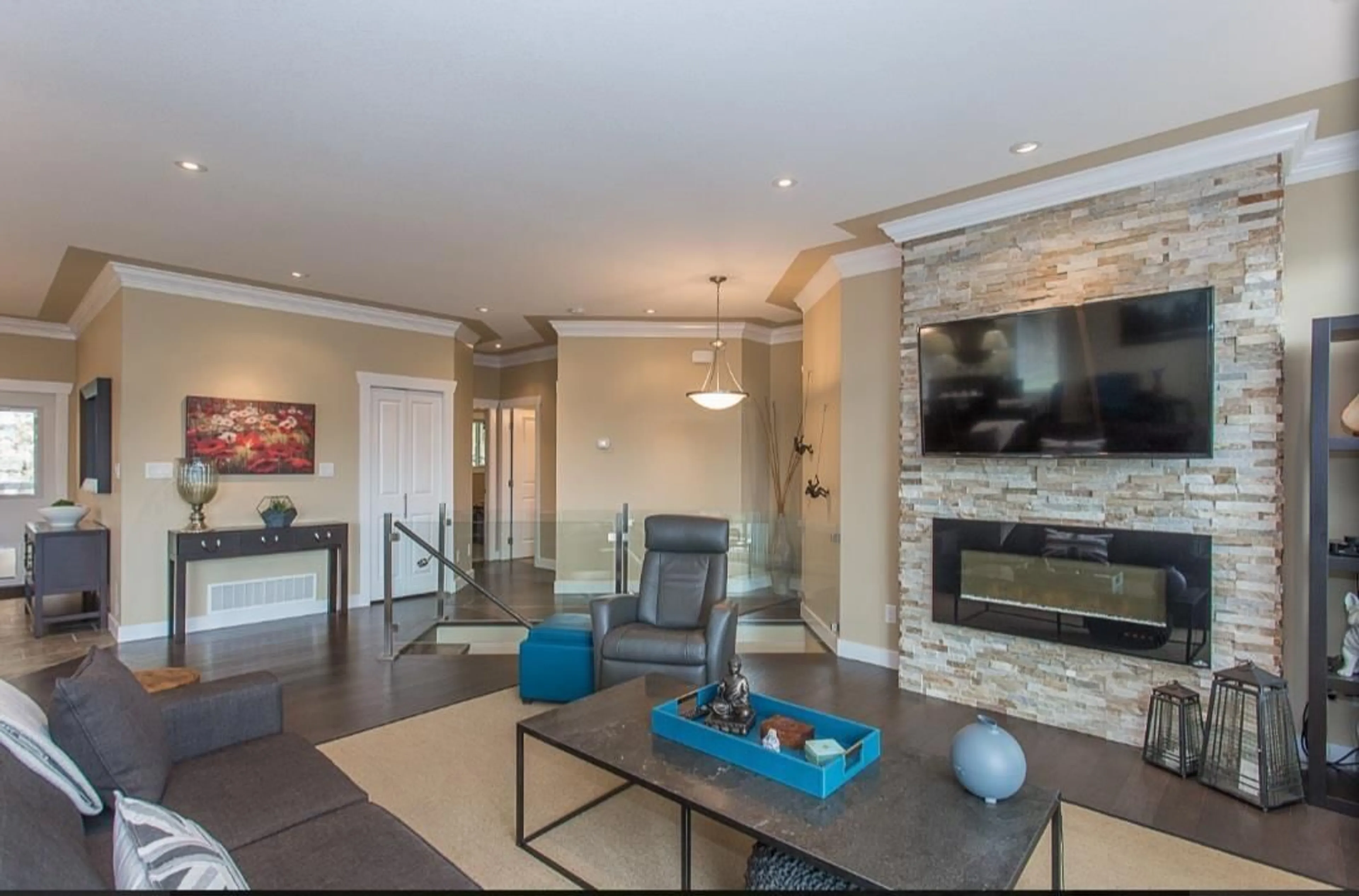 Living room with furniture, unknown for 47535 CHARTWELL DRIVE, Chilliwack British Columbia V2P8B1