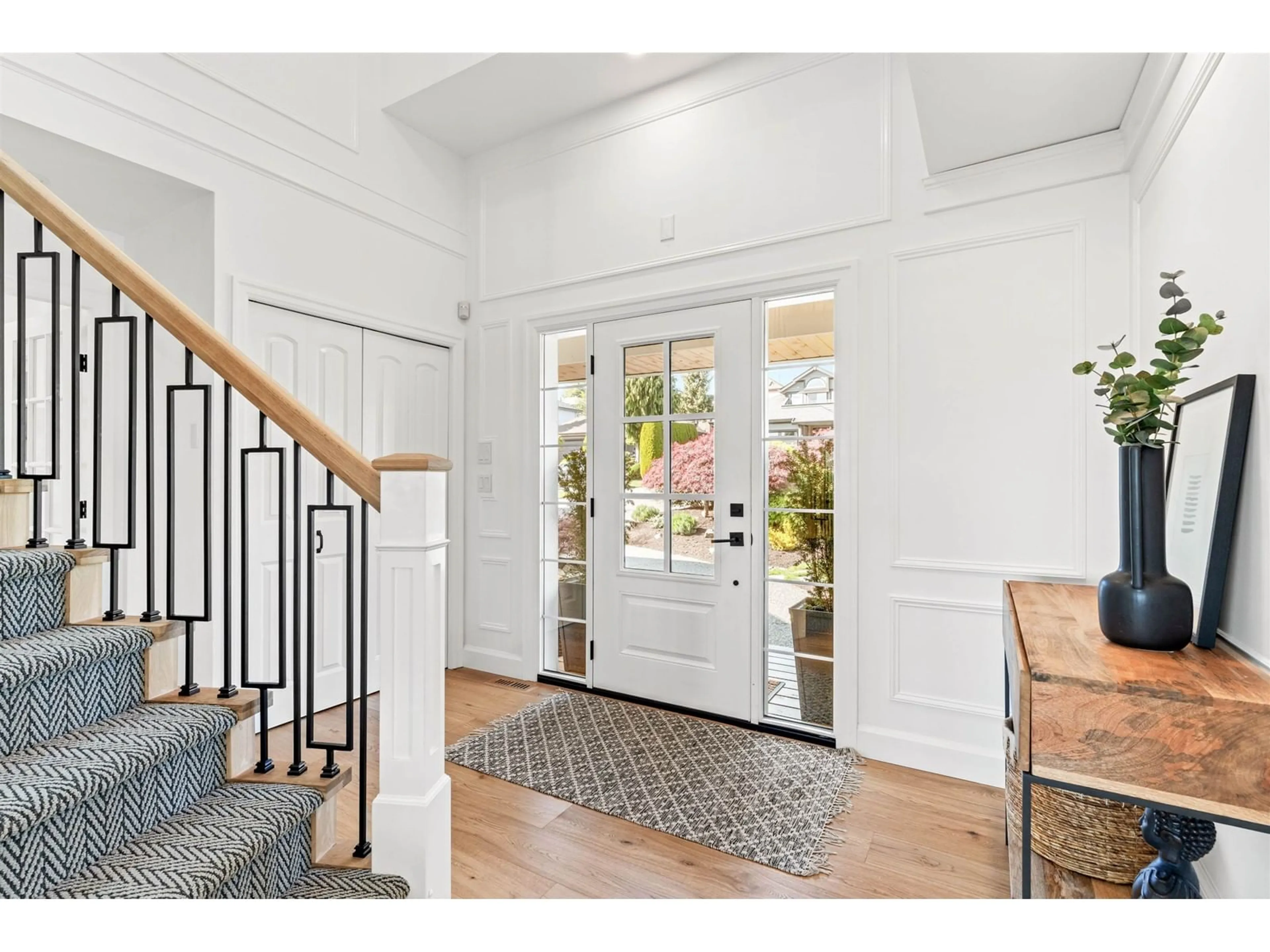 Indoor entryway for 16372 78, Surrey British Columbia V4N0K8