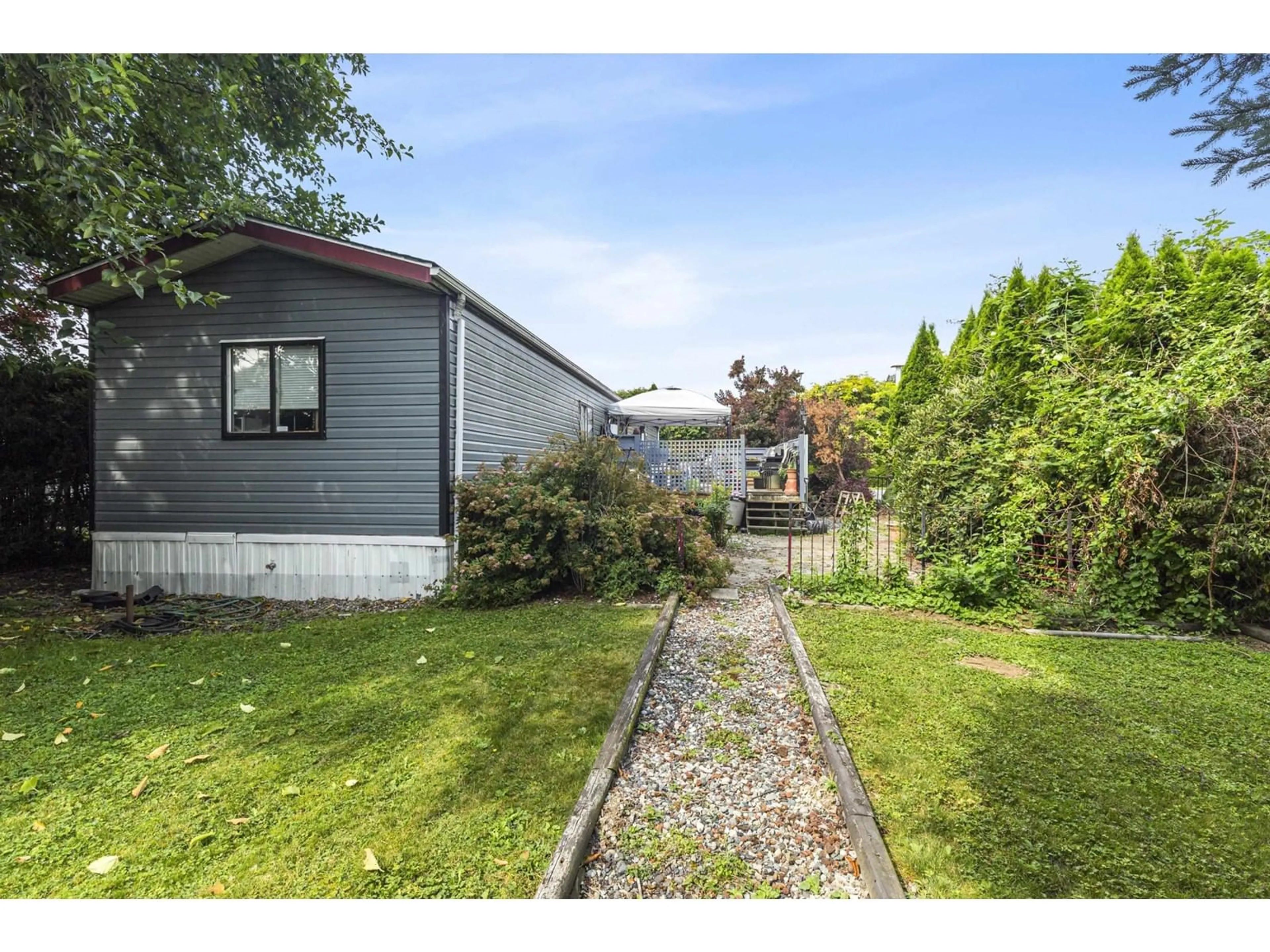 A pic from outside/outdoor area/front of a property/back of a property/a pic from drone, street for 65 - 41168 LOUGHEED, Mission British Columbia V0M1G0