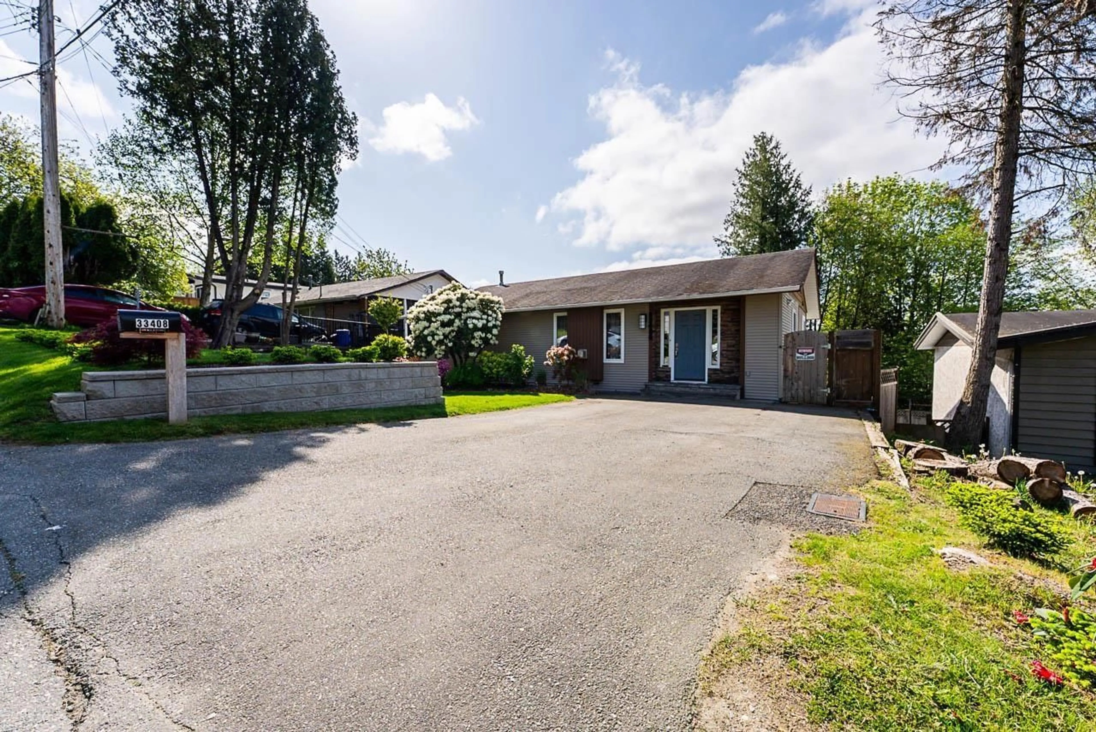 A pic from outside/outdoor area/front of a property/back of a property/a pic from drone, street for 33408 13, Mission British Columbia V2V4S3