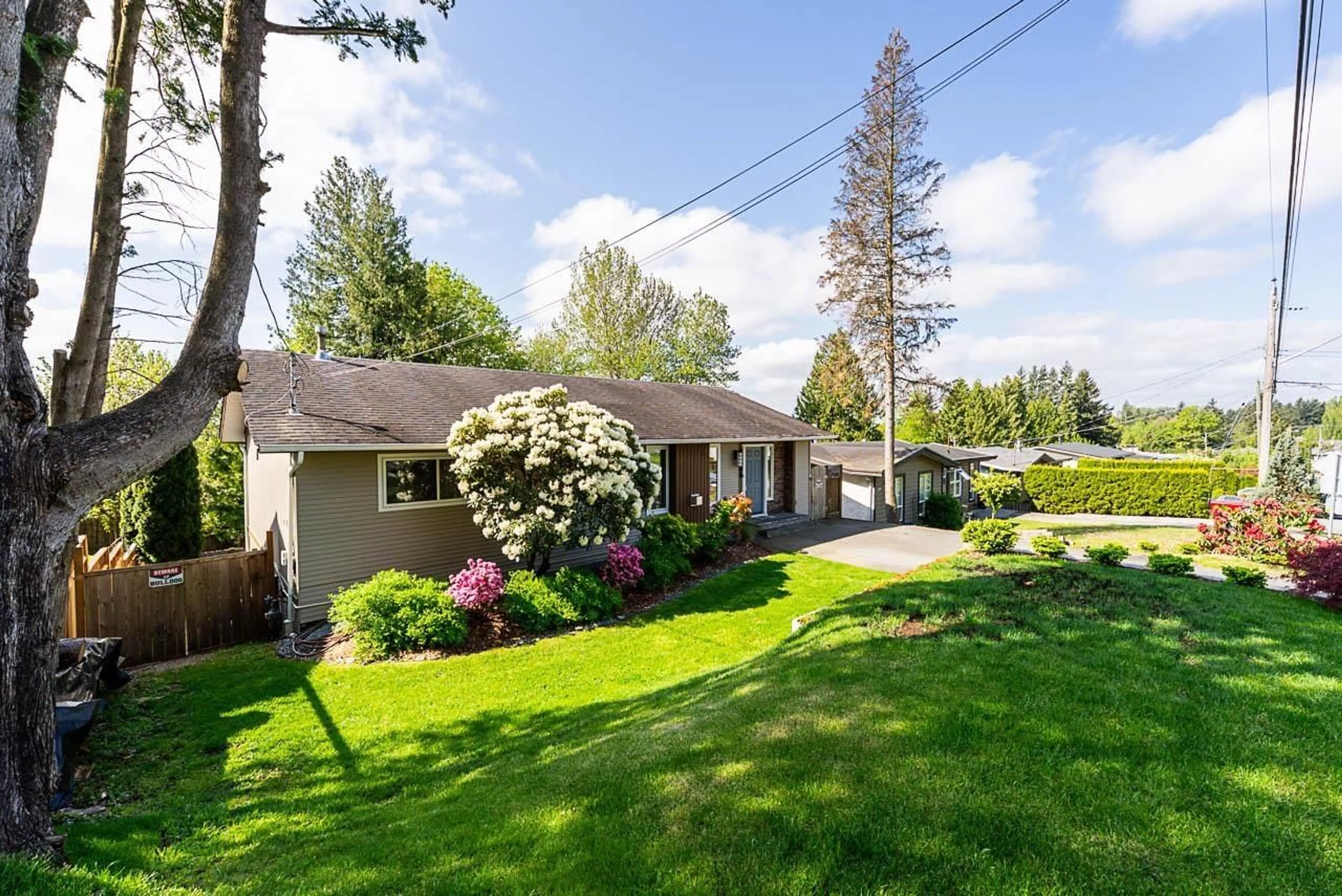 A pic from outside/outdoor area/front of a property/back of a property/a pic from drone, street for 33408 13, Mission British Columbia V2V4S3