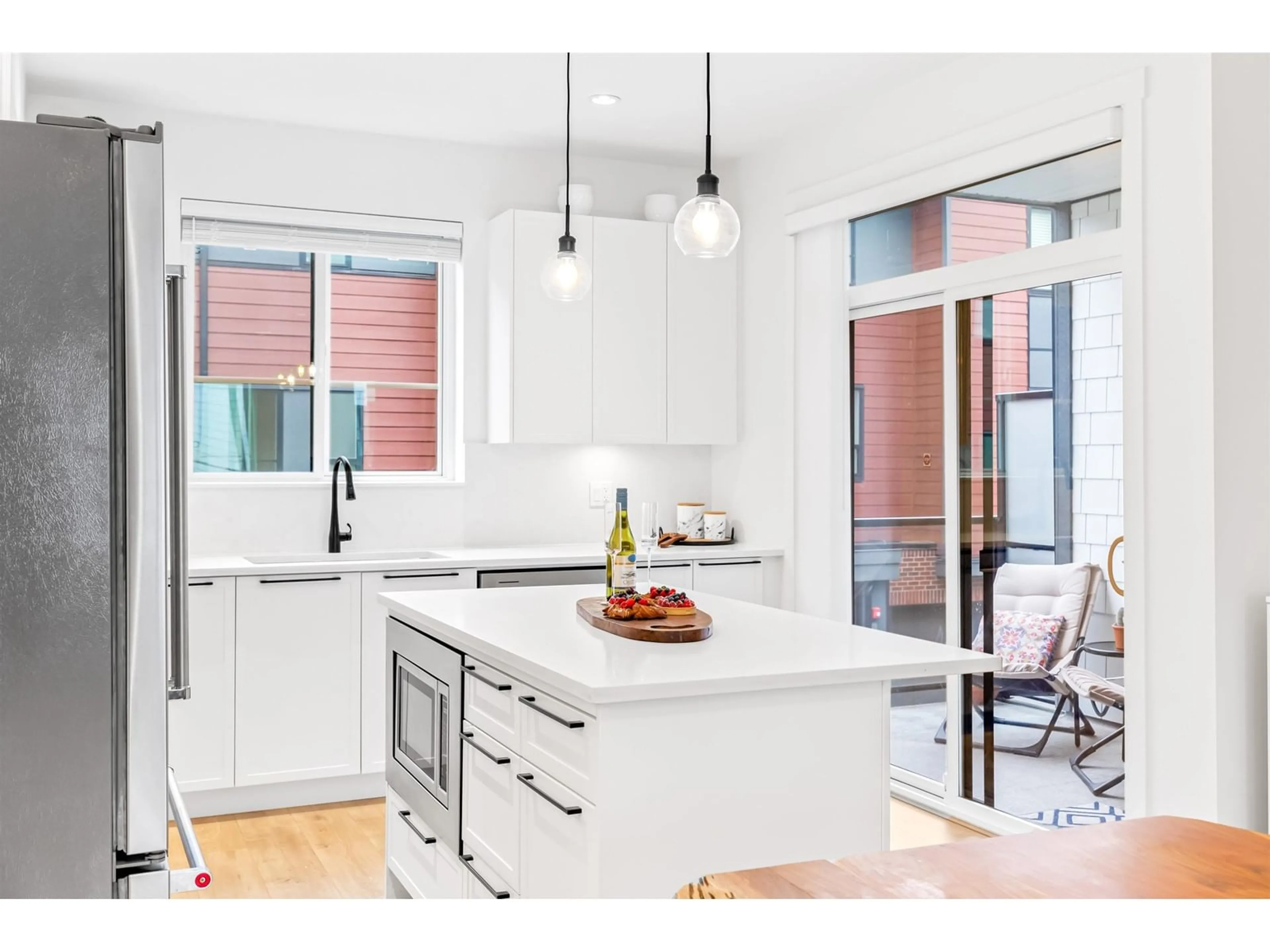 Contemporary kitchen, unknown for 18 - 19897 75A, Langley British Columbia V2Y3S2