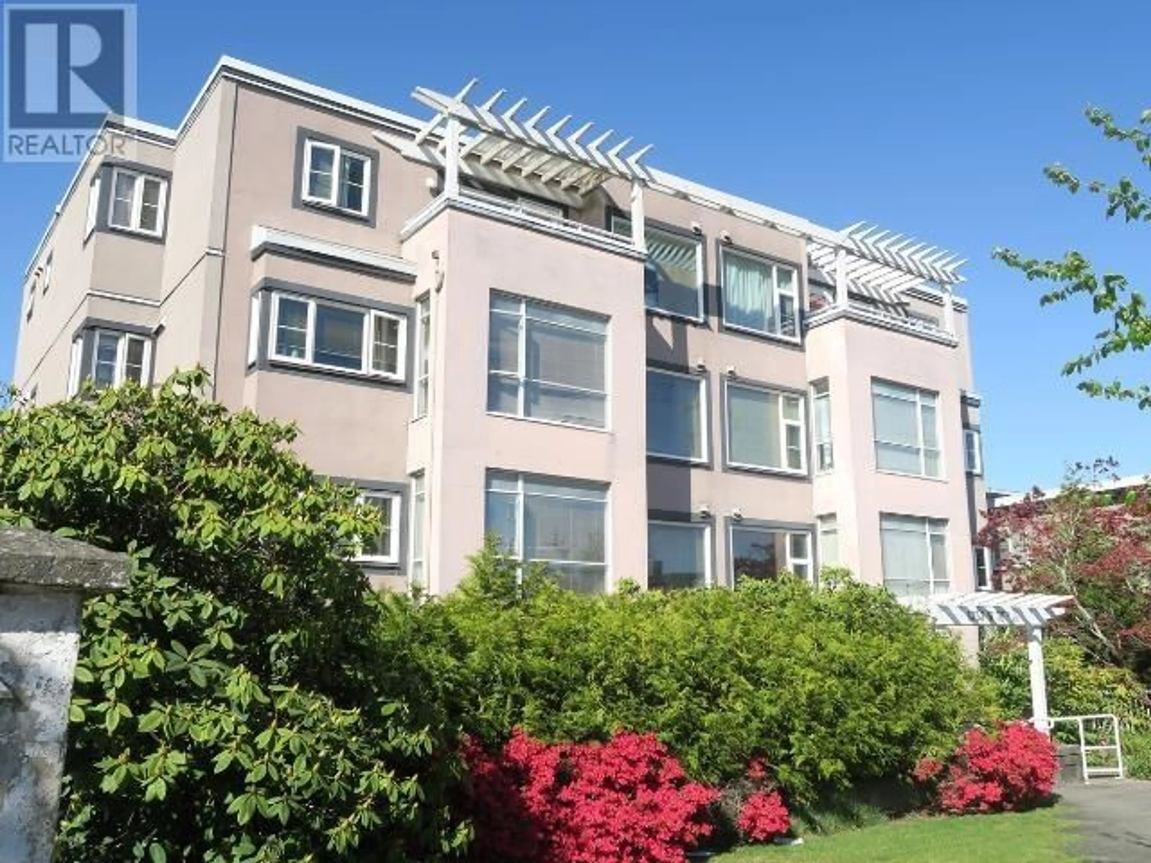 A pic from outside/outdoor area/front of a property/back of a property/a pic from drone, building for 201 - 1353 70TH AVENUE, Vancouver British Columbia V6P2Y9