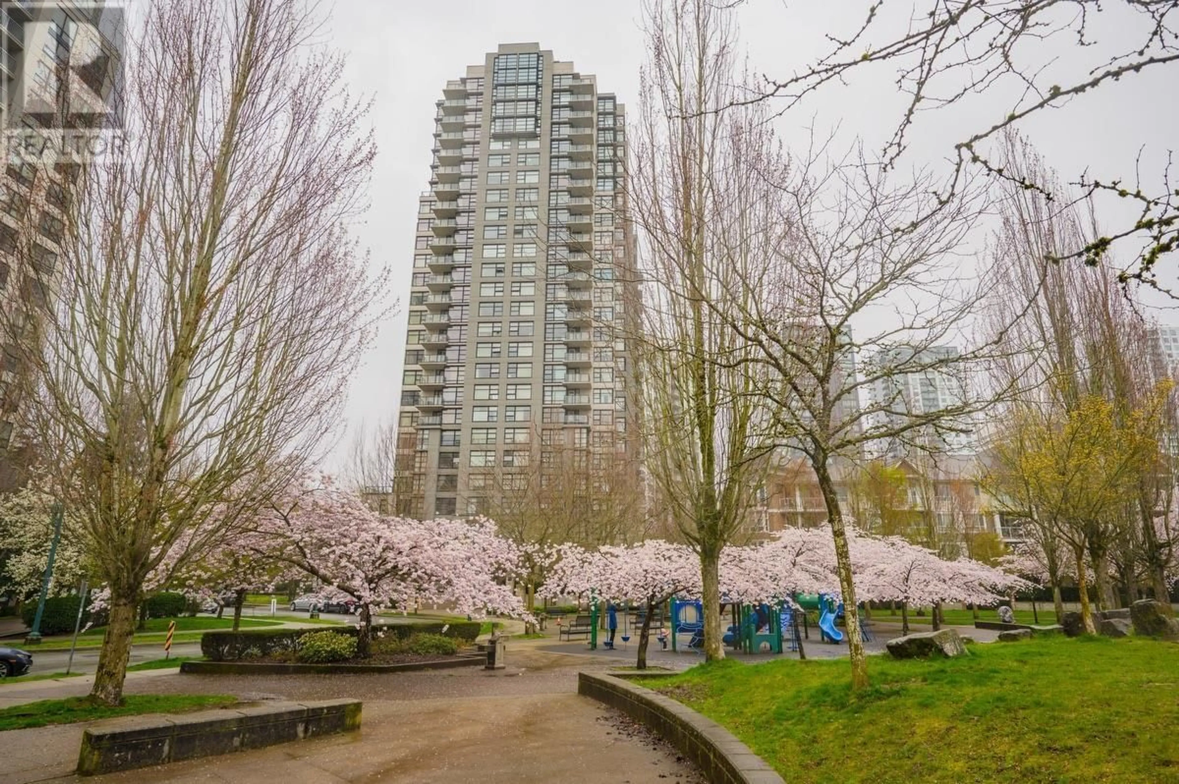 Patio, street for 410 - 5380 OBEN STREET, Vancouver British Columbia V5R6H7