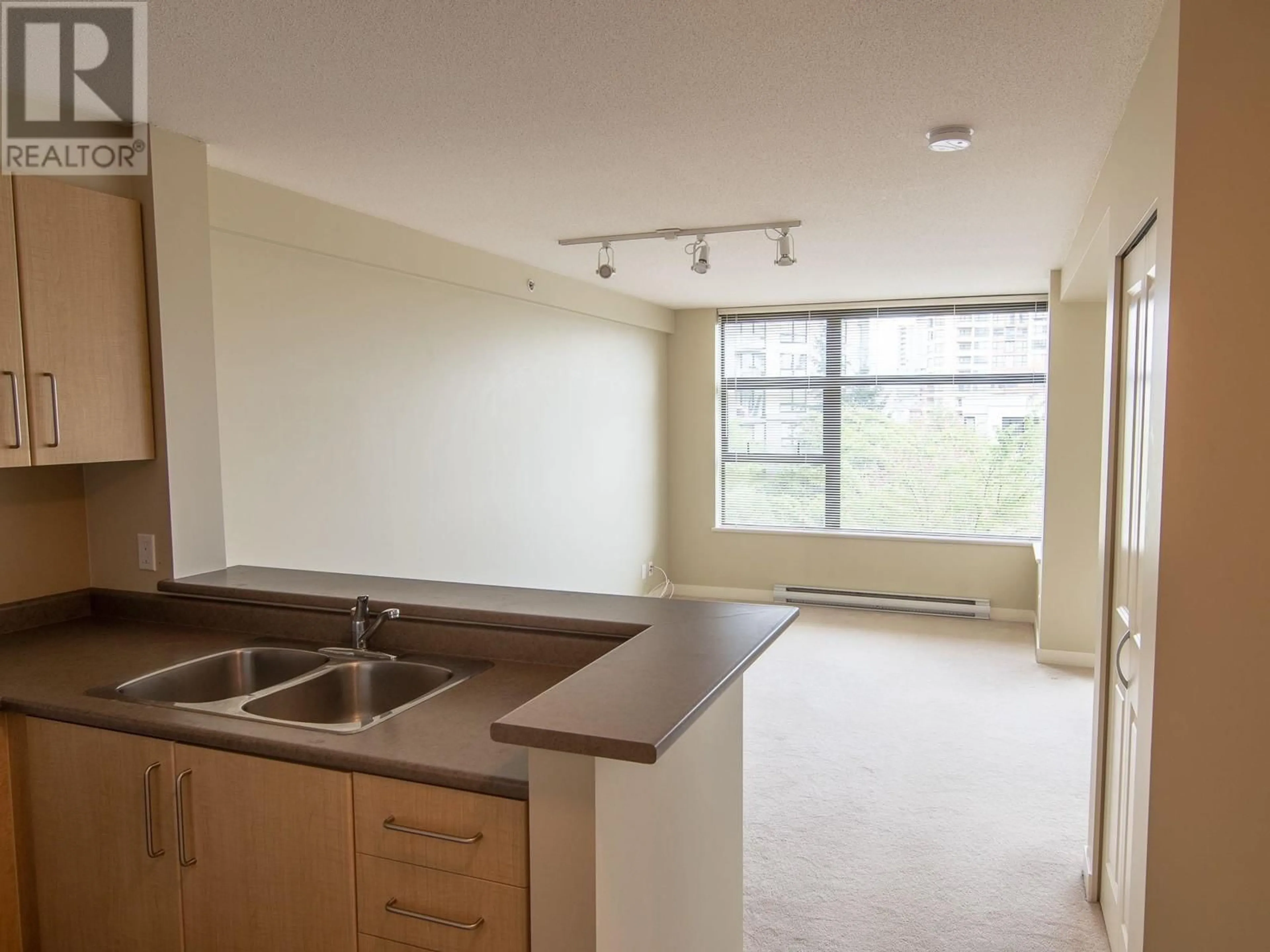Standard kitchen, unknown for 410 - 5380 OBEN STREET, Vancouver British Columbia V5R6H7