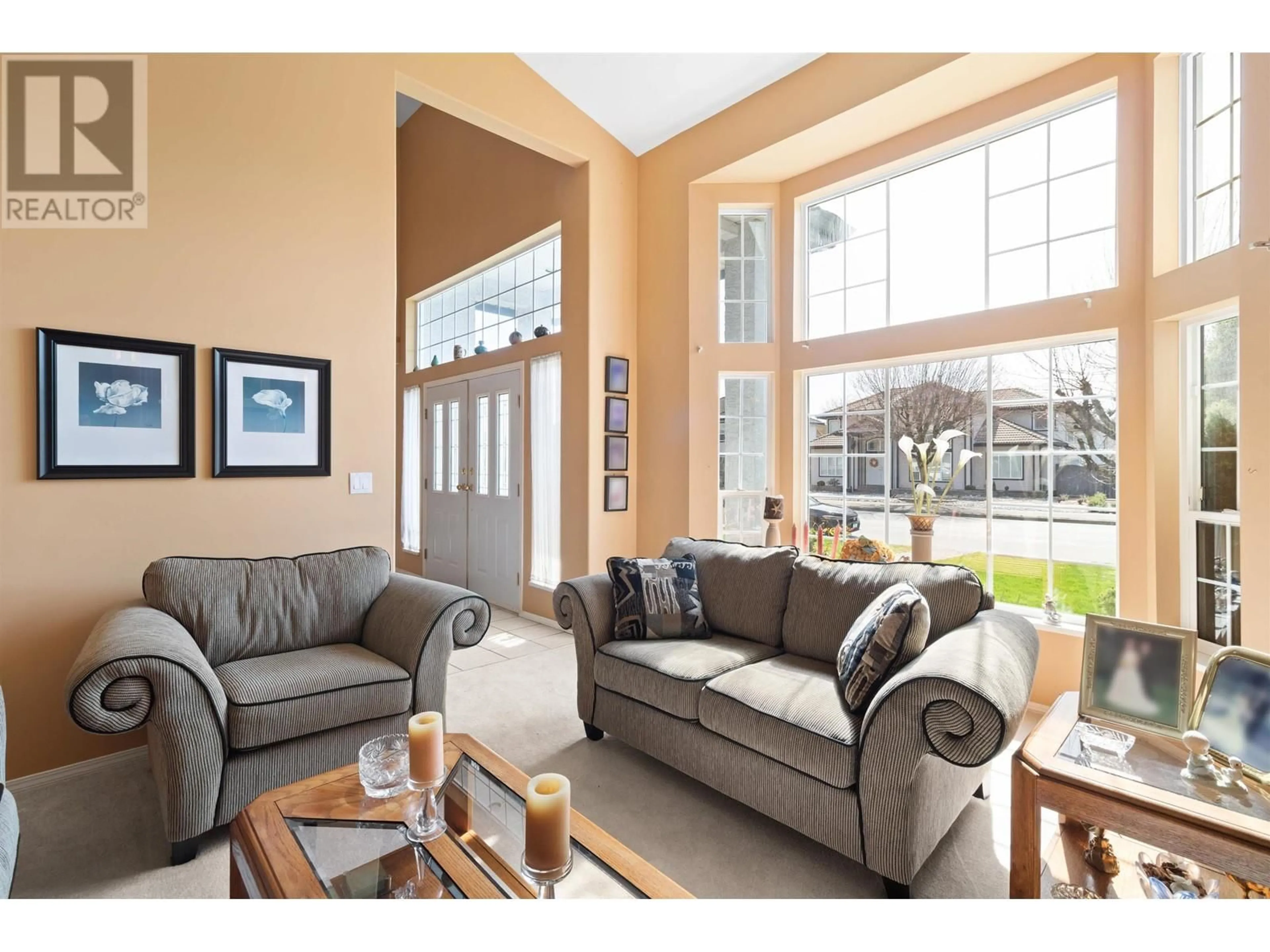 Living room with furniture, unknown for 939 RIVERSIDE DRIVE, Port Coquitlam British Columbia V3B7T6