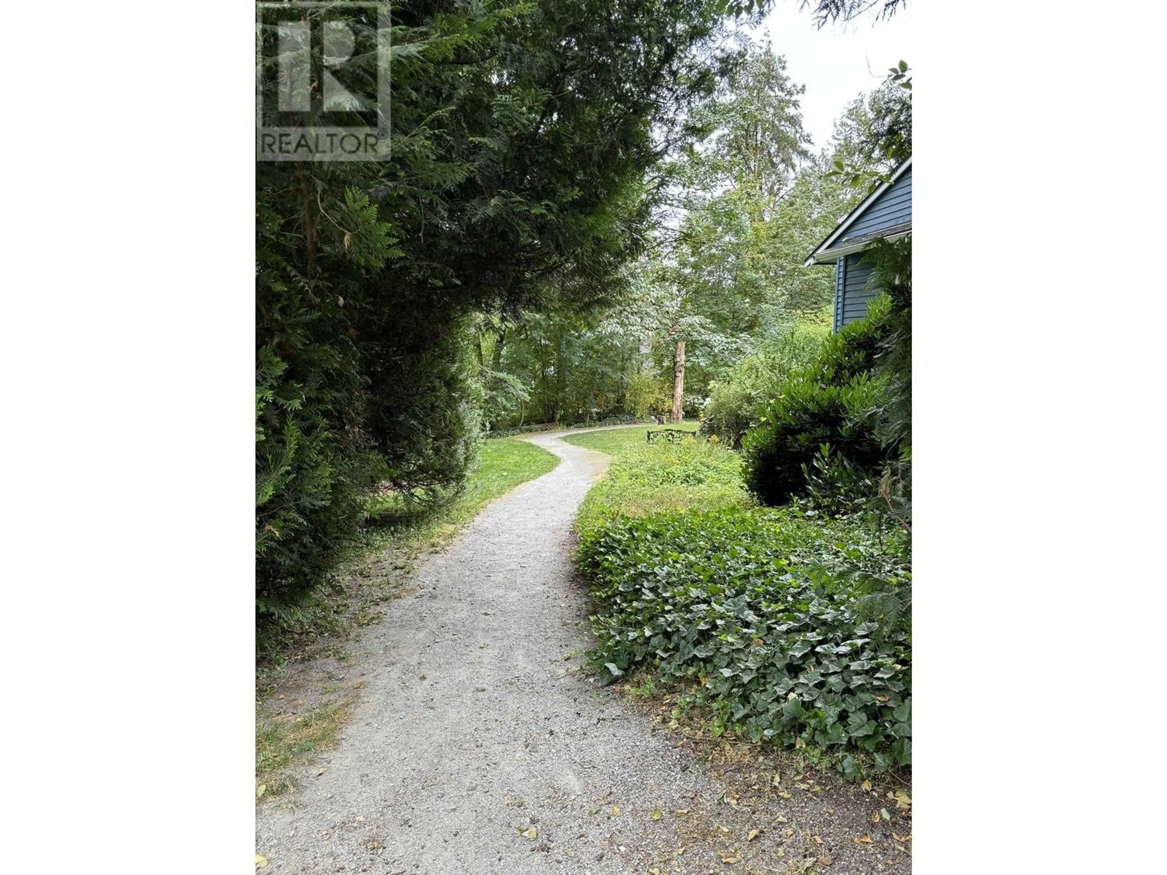 A pic from outside/outdoor area/front of a property/back of a property/a pic from drone, street for 8238 AMBERWOOD PLACE, Burnaby British Columbia V5A3V2