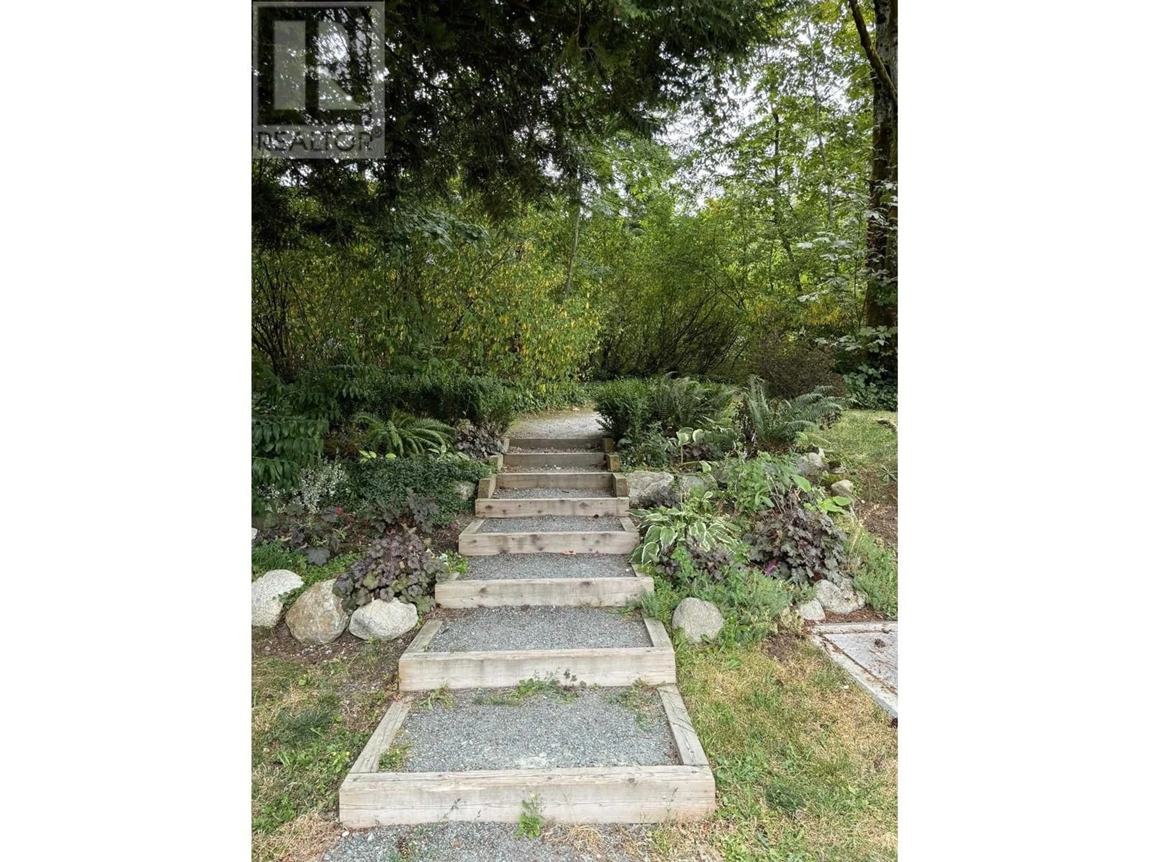 Stairs for 8238 AMBERWOOD PLACE, Burnaby British Columbia V5A3V2
