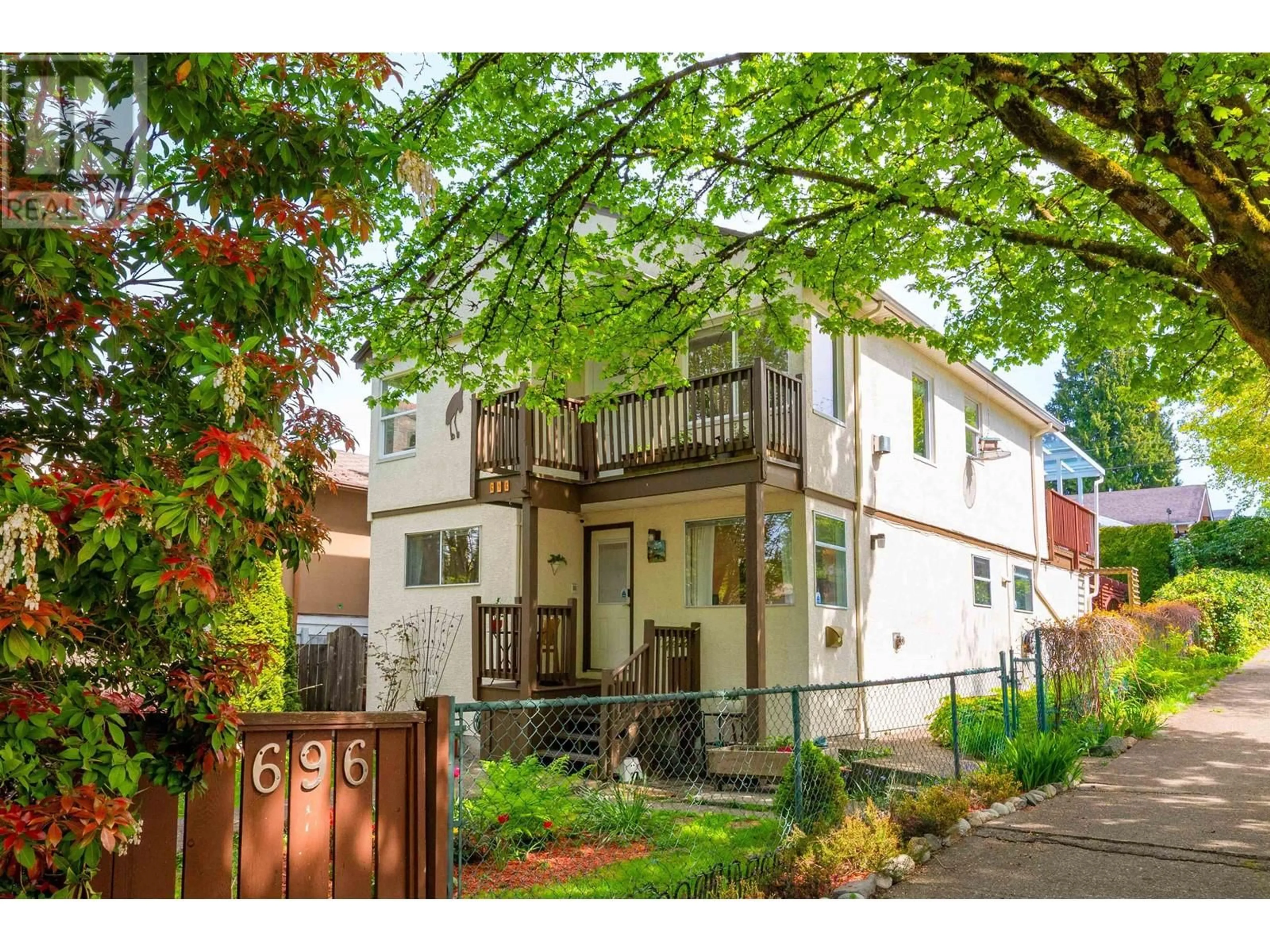 Patio, street for 696 RUPERT STREET, Vancouver British Columbia V5K4K8