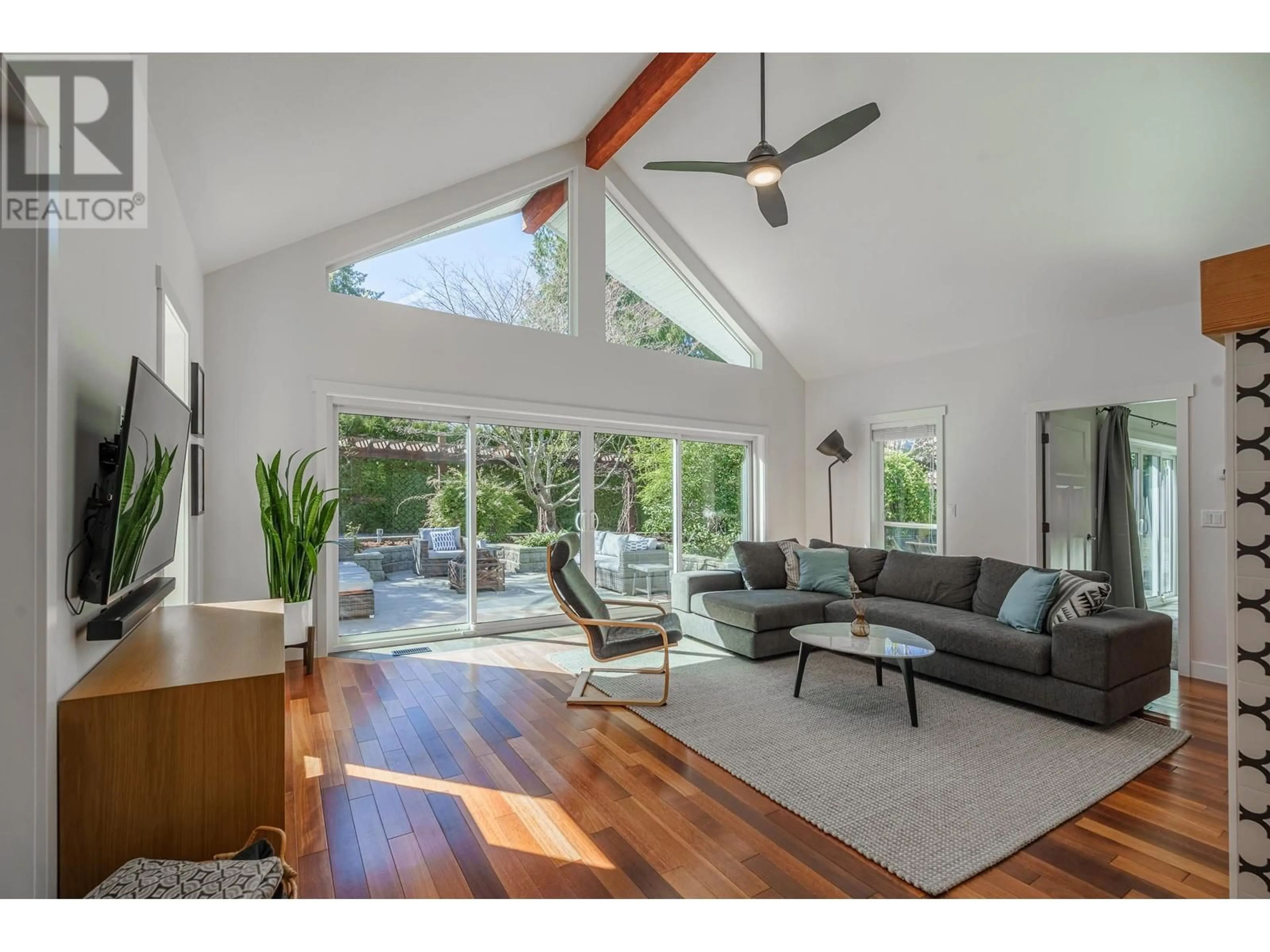 Living room with furniture, wood/laminate floor for 6323 ORACLE ROAD, Sechelt British Columbia V7Z0R8