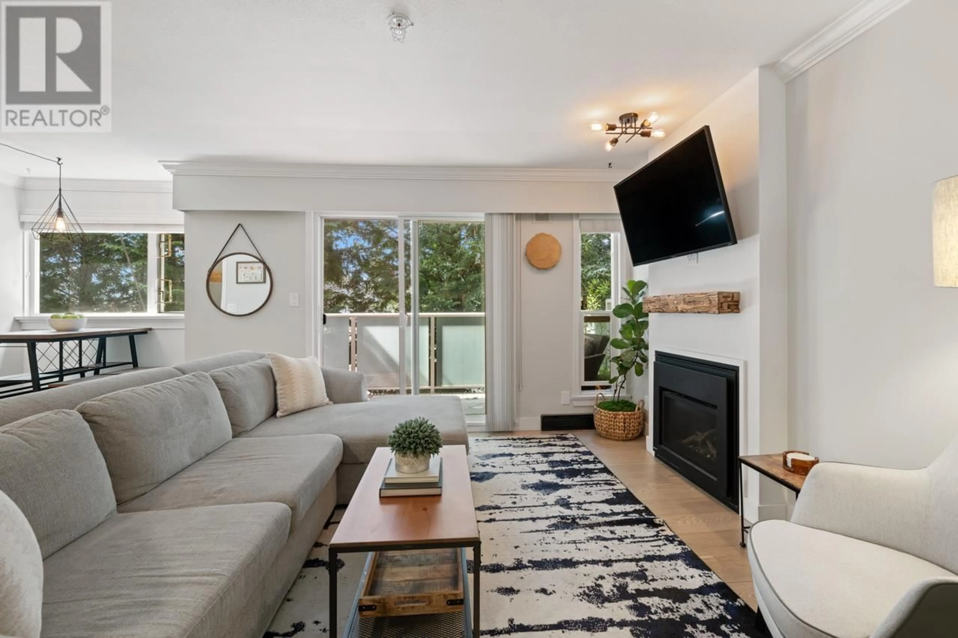 Living room with furniture, unknown for 208 - 518 THIRTEENTH STREET, New Westminster British Columbia V3M4L9