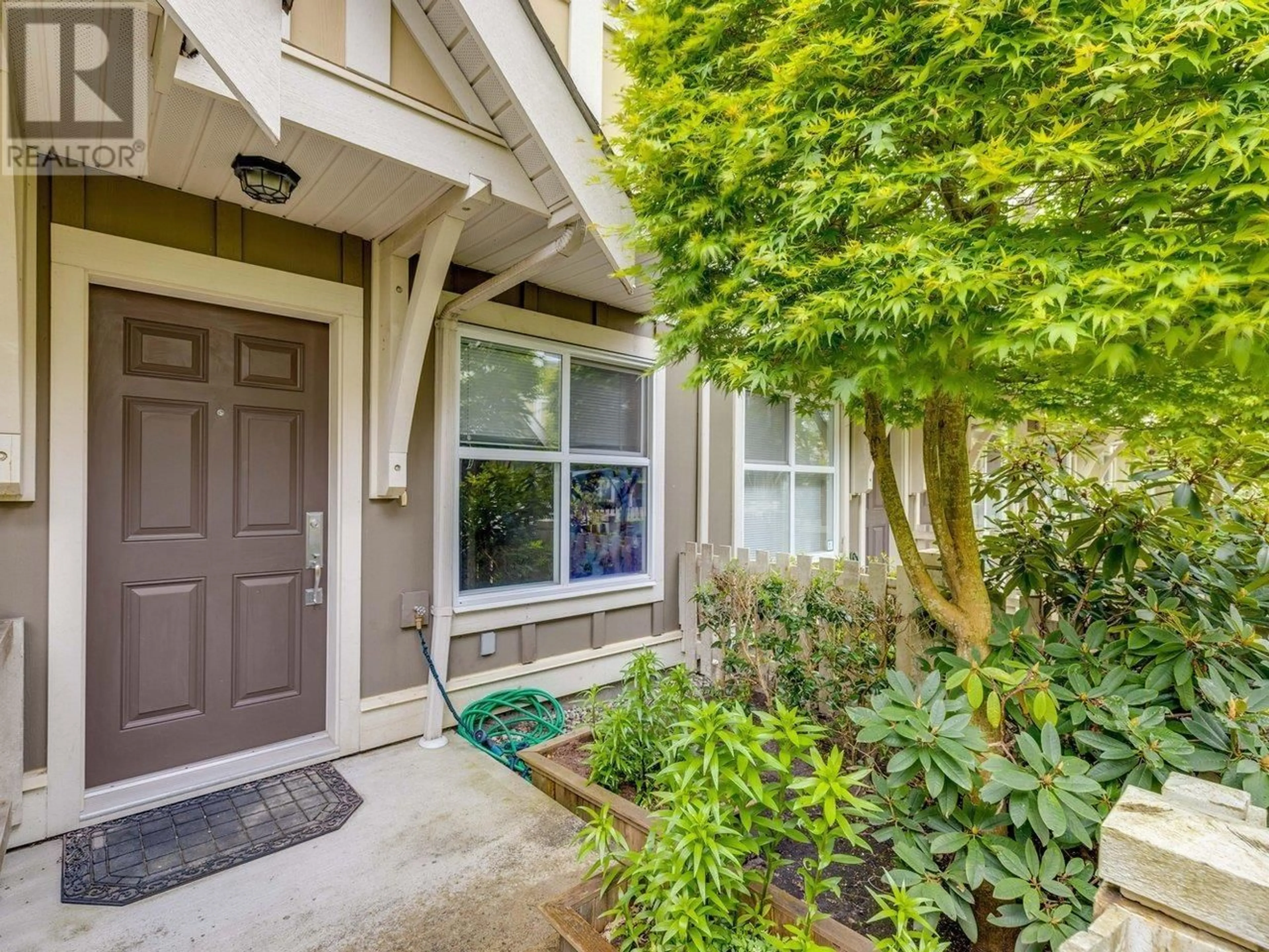 Indoor entryway for 16 - 9333 FERNDALE ROAD, Richmond British Columbia V6Y1X4