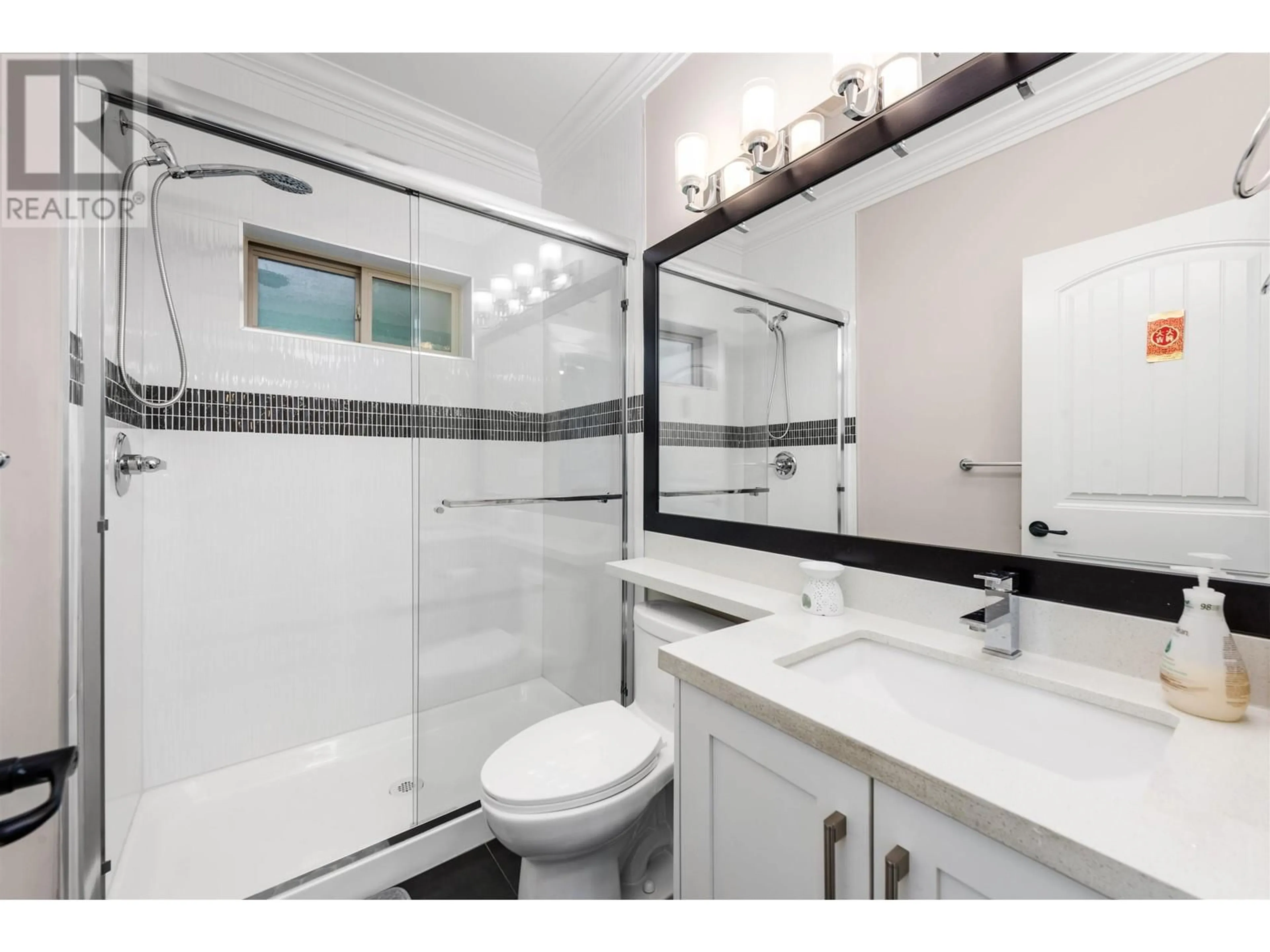 Standard bathroom, ceramic/tile floor for 1027 STEWART AVENUE, Coquitlam British Columbia V3K2N7